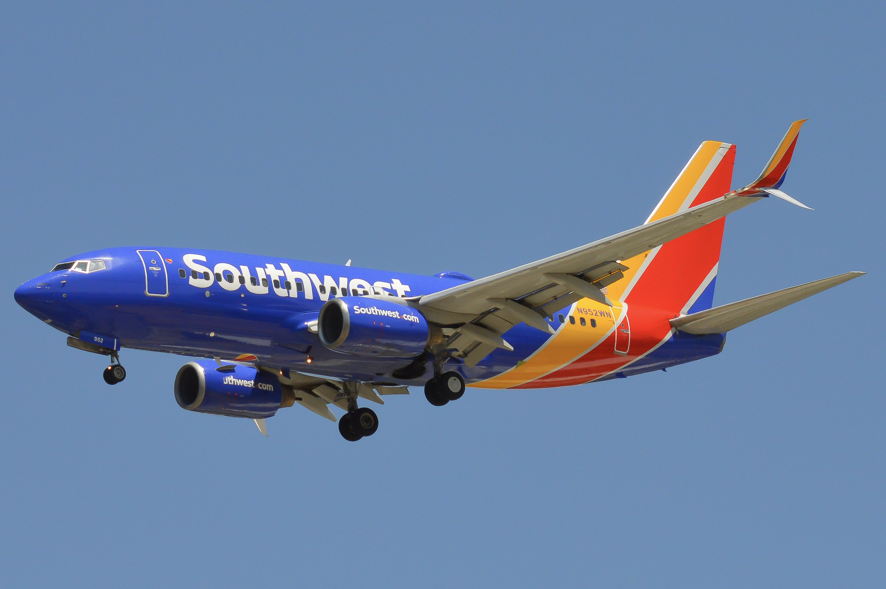Full size: Southwest Airlines Boeing 737-700 N952WN at Baltimore/Washington International Thurgood Marshall Airport