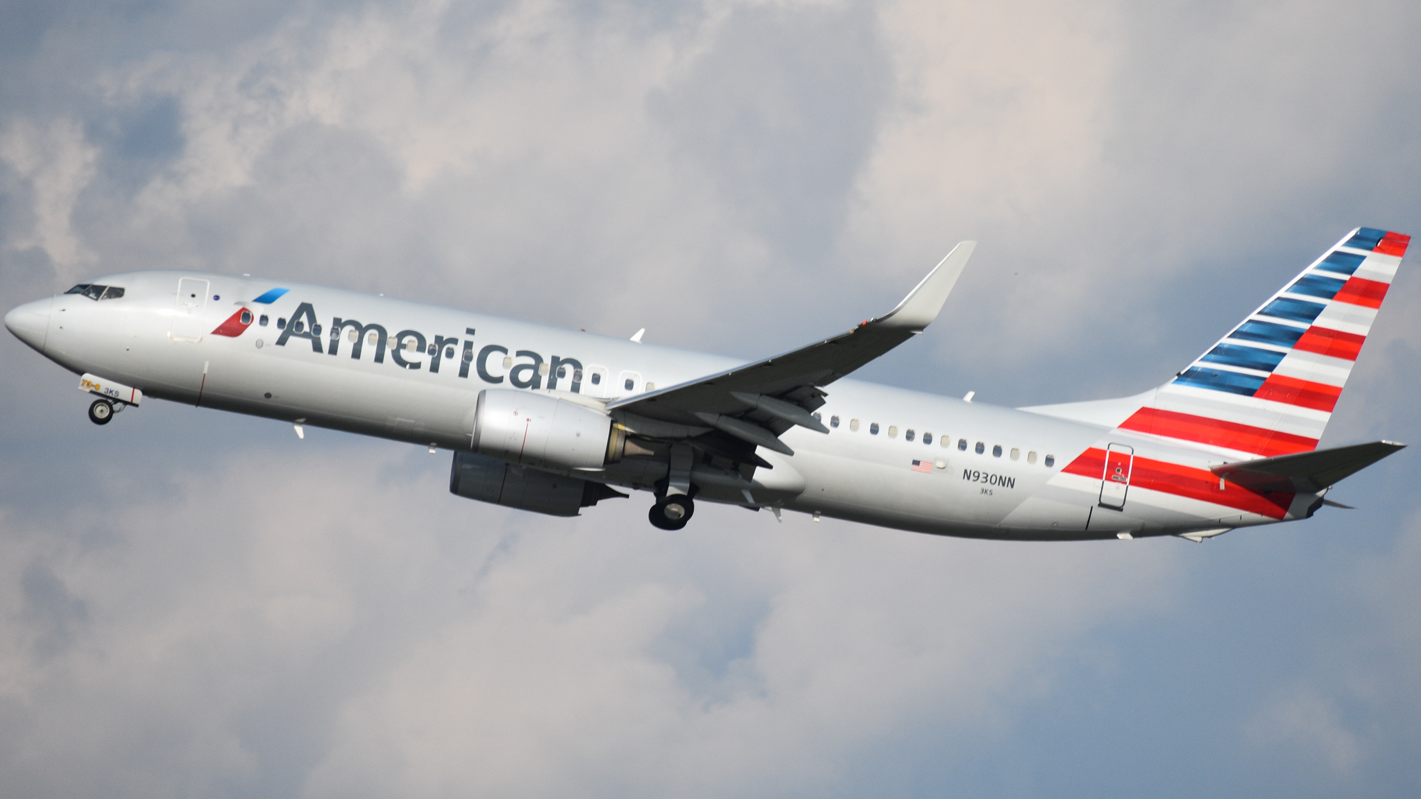 Full size: American Airlines Boeing 737-800 N9230NN at Ronald Reagan National Airport