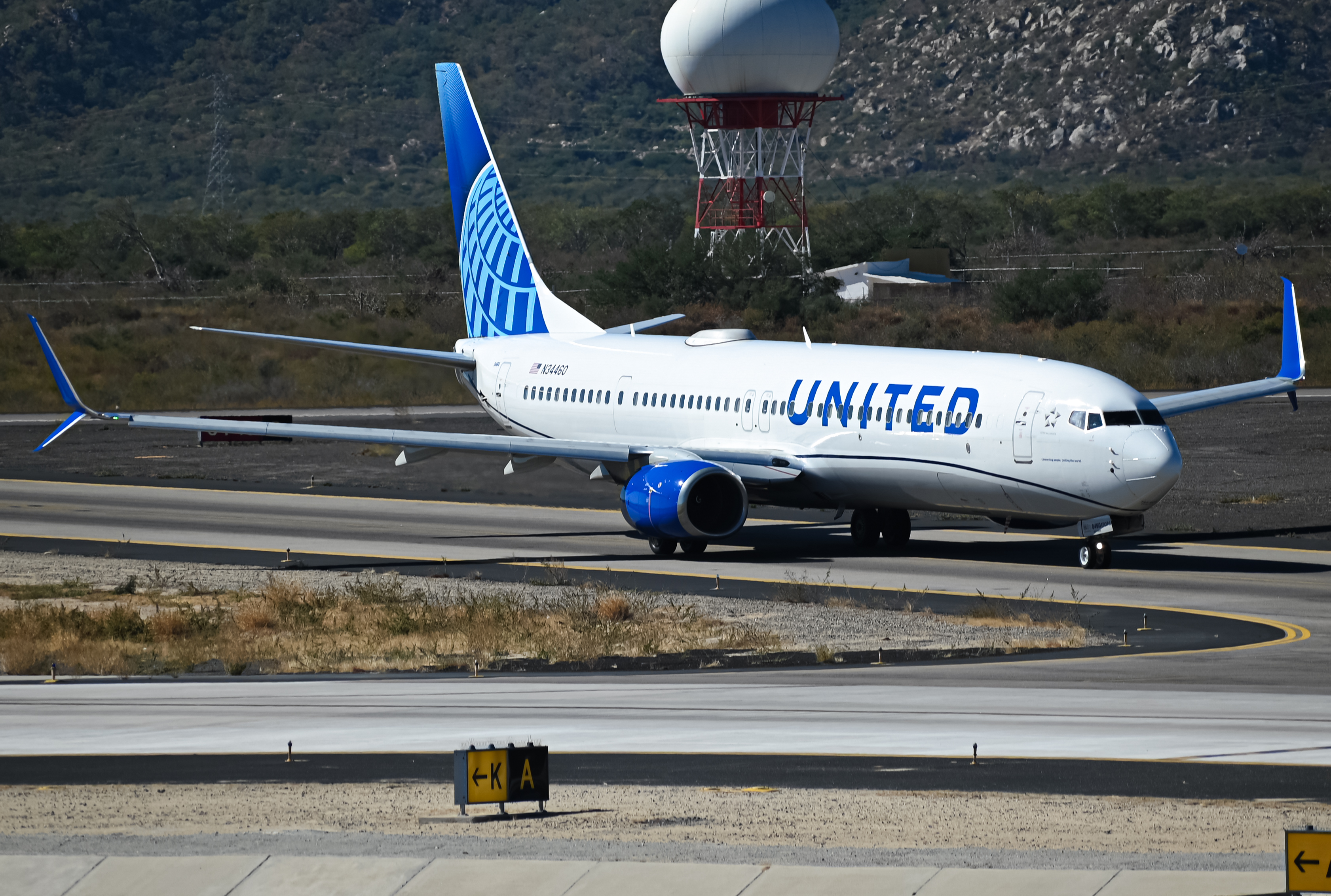 Full size: United Airlines Boeing 737-900 N34460 at San Jose del Cabo Los Cabos International Airport