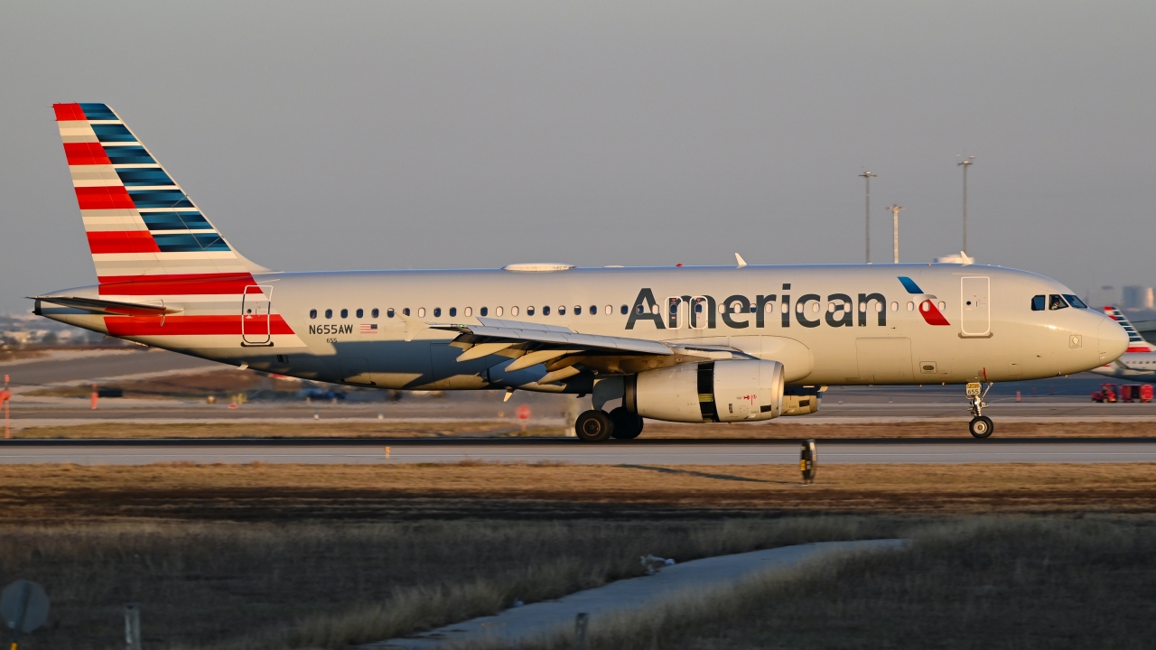 Full size: American Airlines Airbus A320 N655AW at Dallas-Fort Worth International Airport