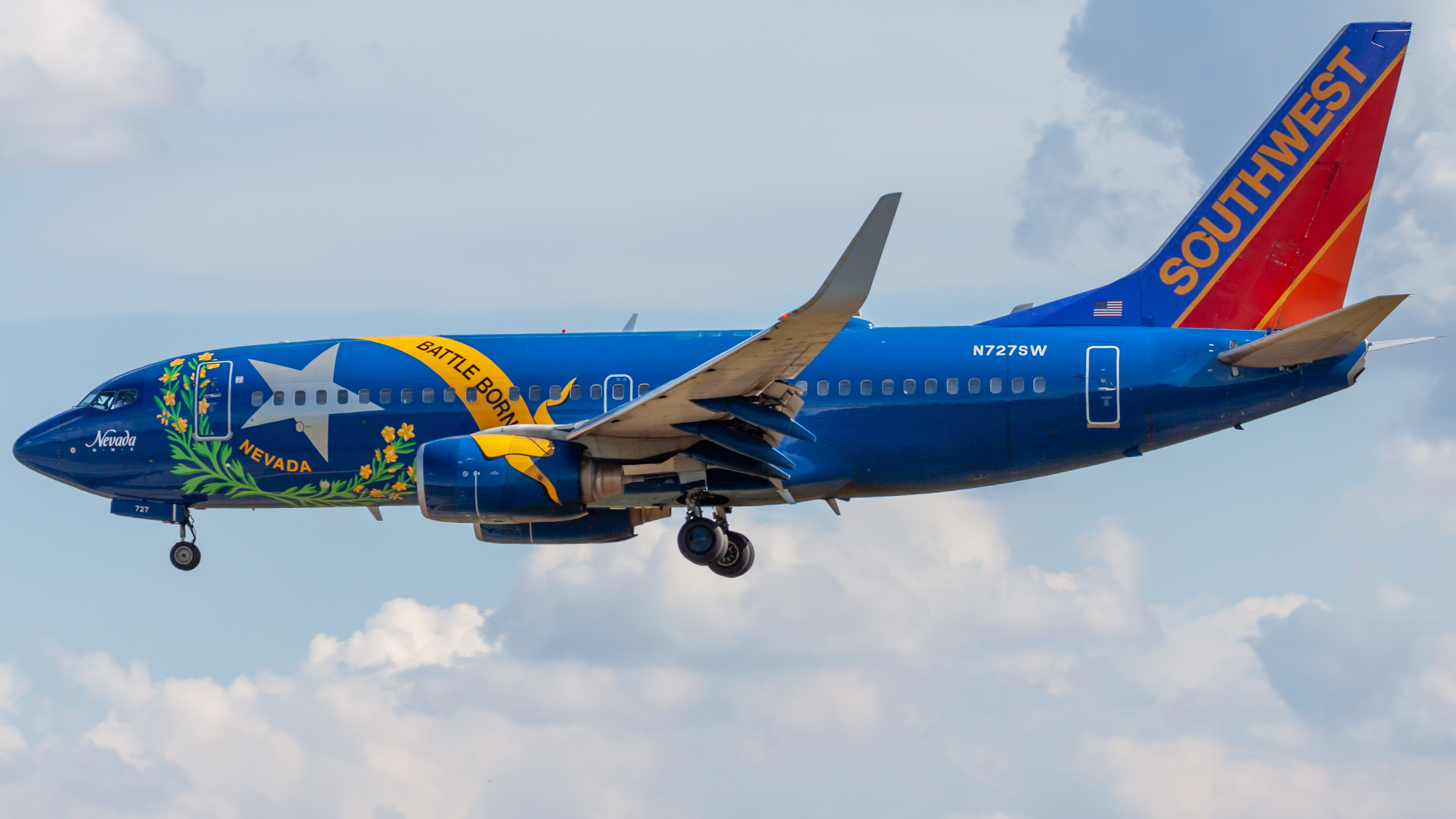 Full size: Southwest Airlines Boeing 737-700 N727SW at Houston-George Bush Intercontinental Airport