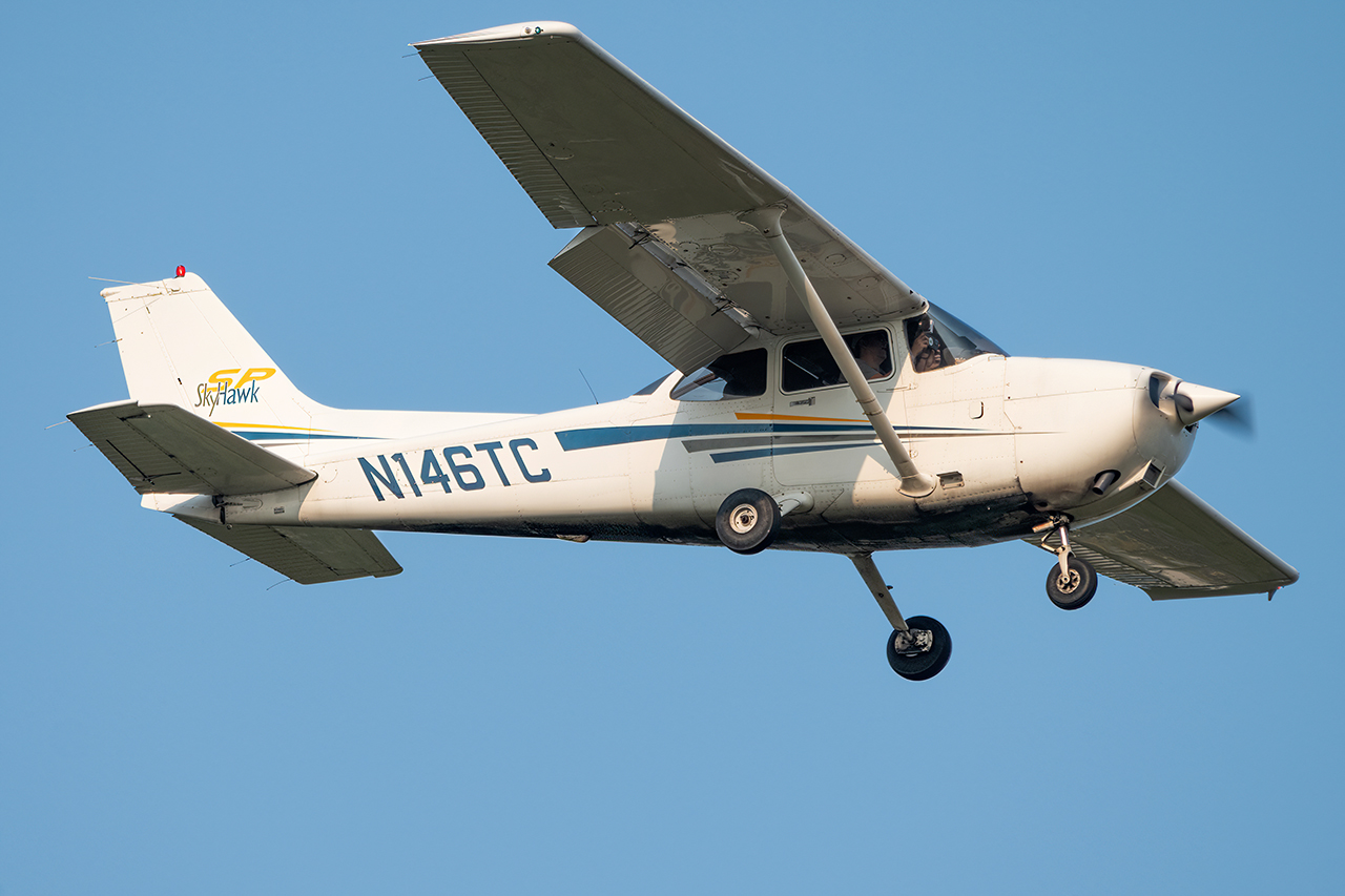 Full size: PRIVATE Cessna 172 N146TC at Washington Dulles International Airport