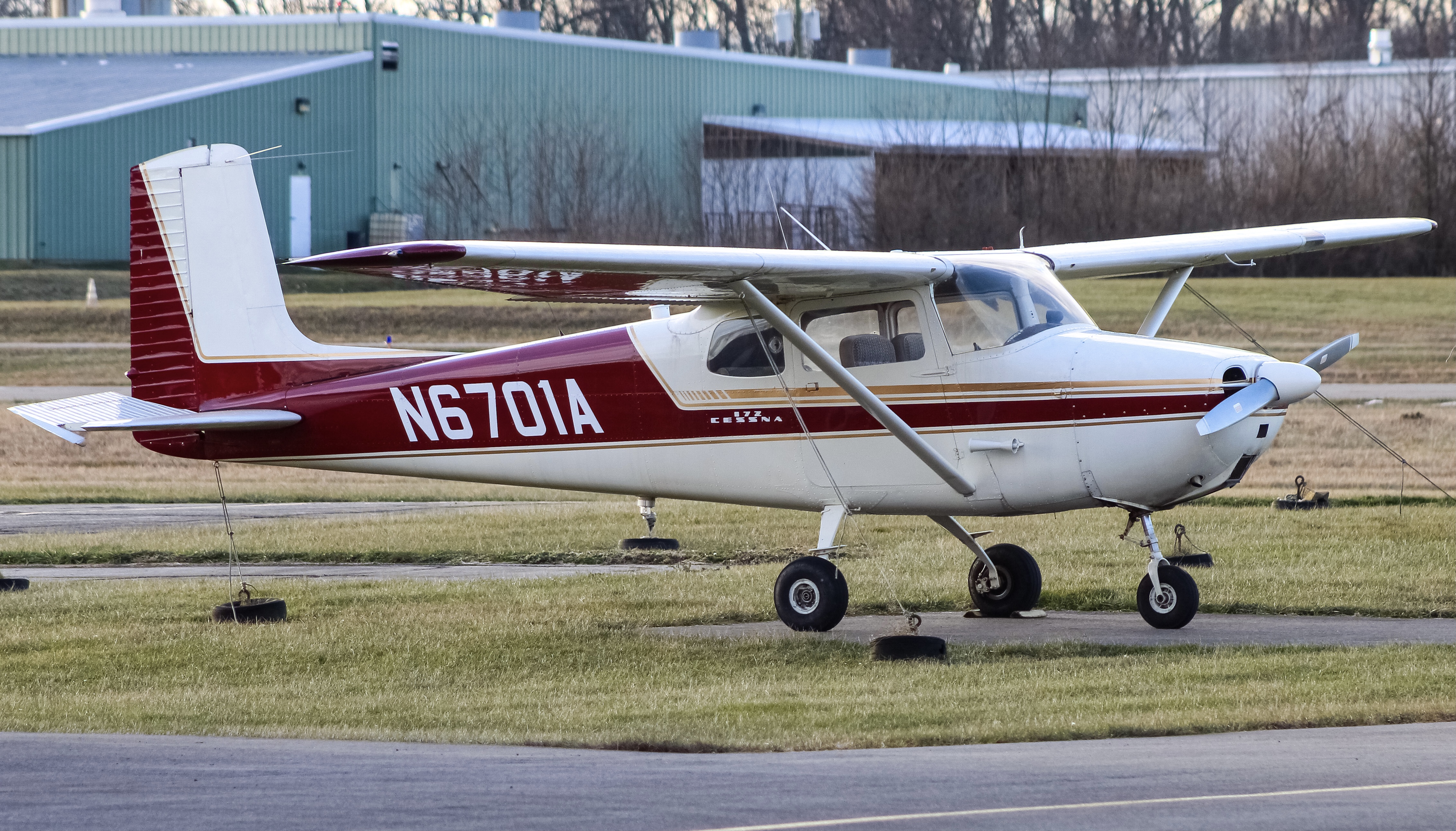 Full size: PRIVATE  Cessna 172 N6701A at Clermont County Airport