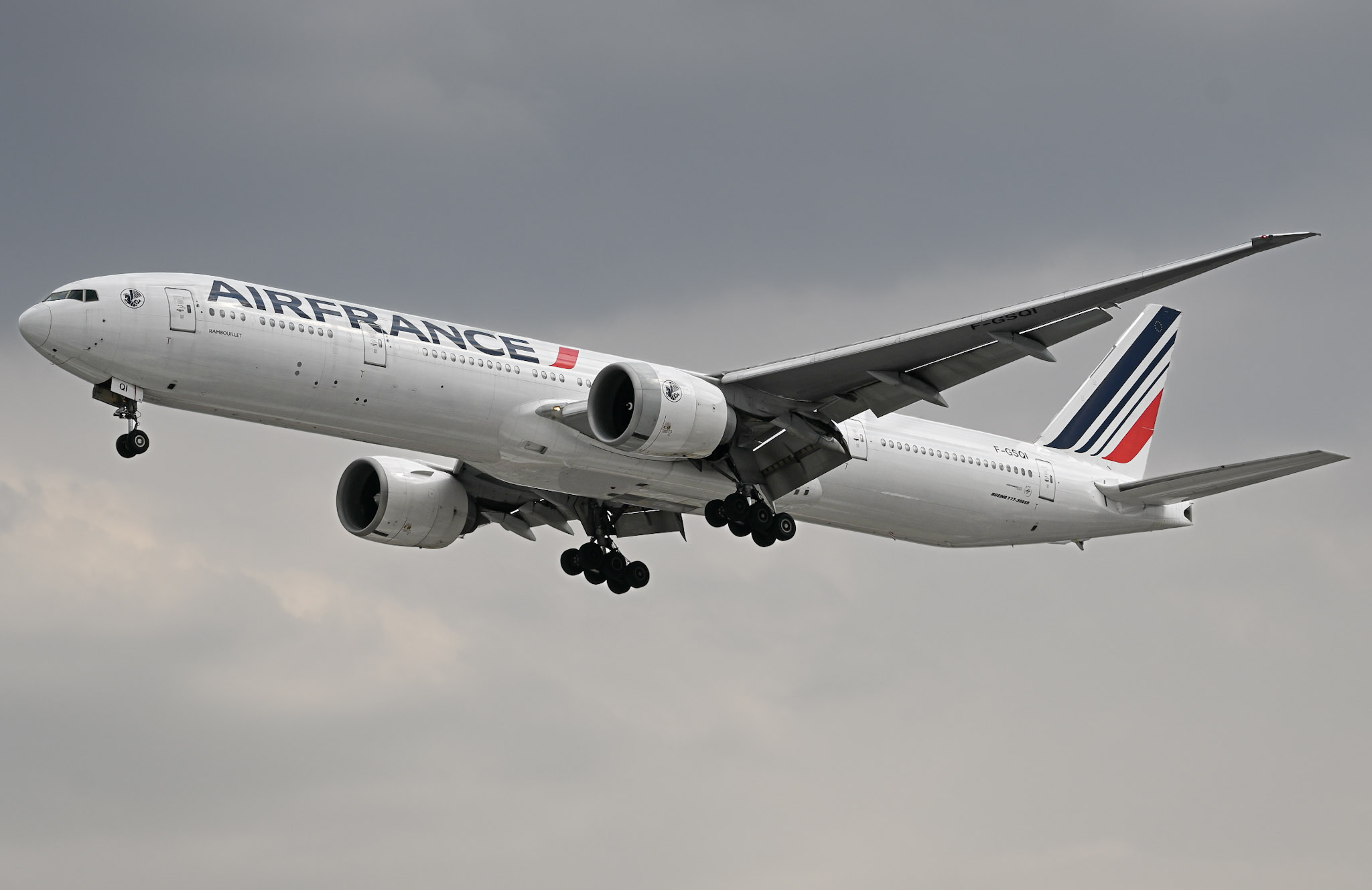 Full size: Air France Boeing 777-300ER F-GSQI at Mexico City International Airport