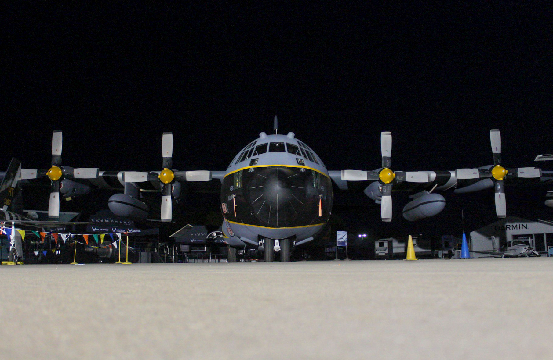 Full size: USAF - United States Air Force Lockheed C-130H Hercules 93-1456 at Wittman Regional Airport