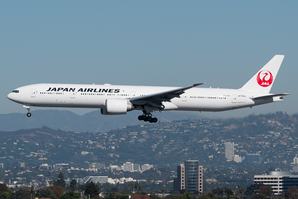 Full size: Japan Airlines Boeing 777-300ER JA739J at Los Angeles International Airport