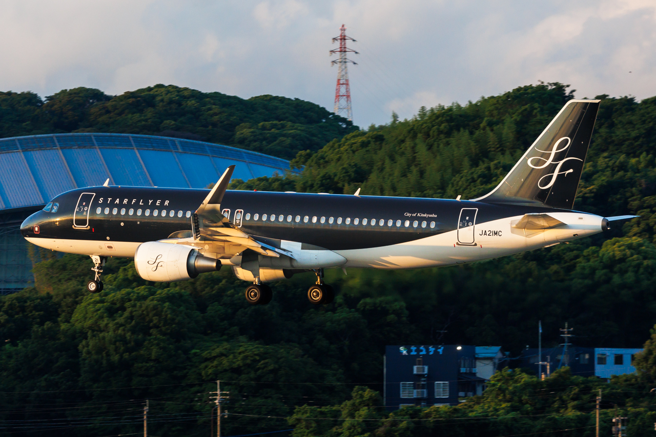 Full size: Starflyer Airbus A320NEO JA21MC at Fukuoka Airport
