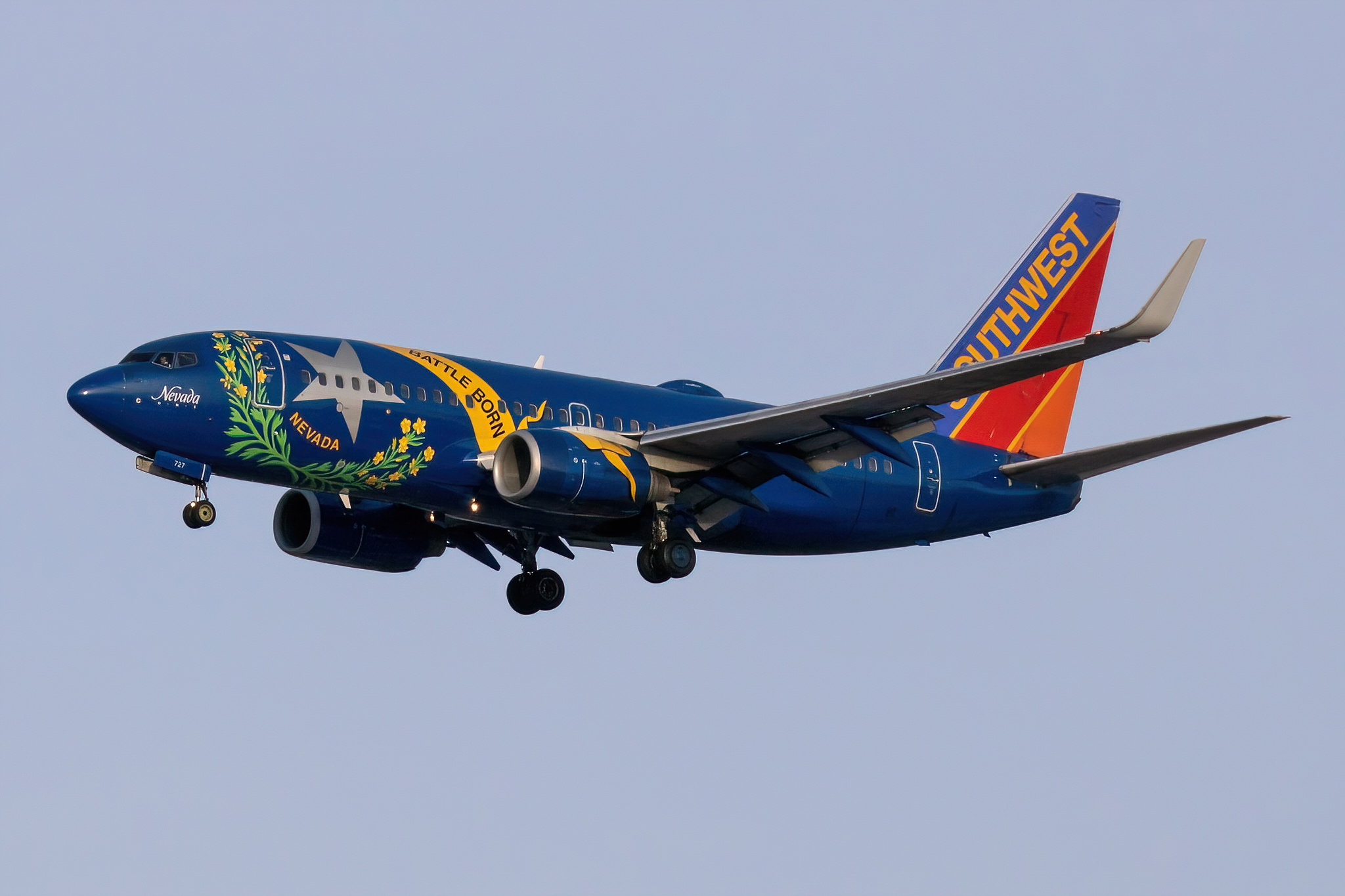 Full size: Southwest Airlines Boeing 737-700 N727SW at Boise Air Terminal/Gowen Field