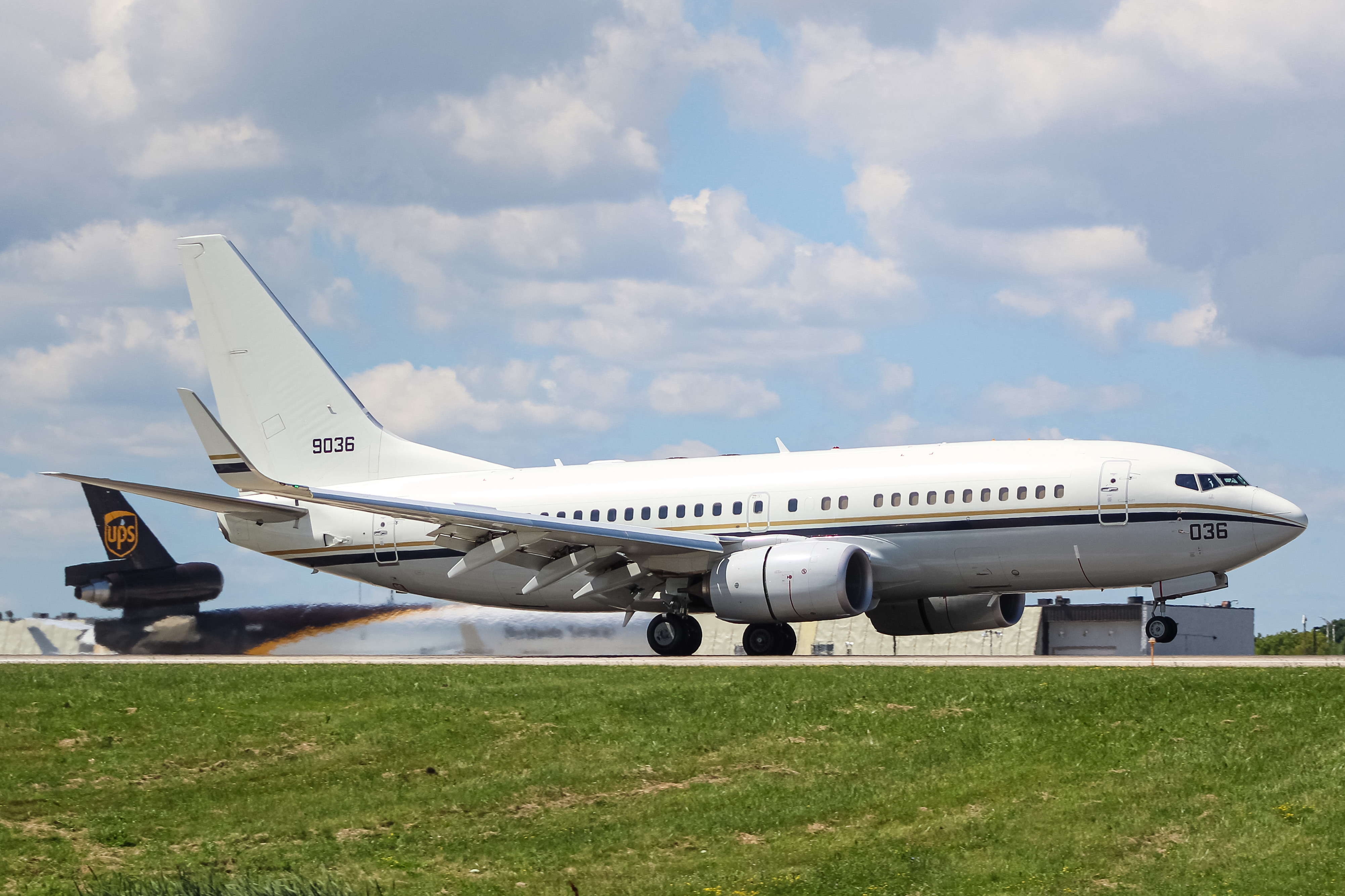 Full size: US Navy Boeing C-40 169036 at General Mitchell International Airport