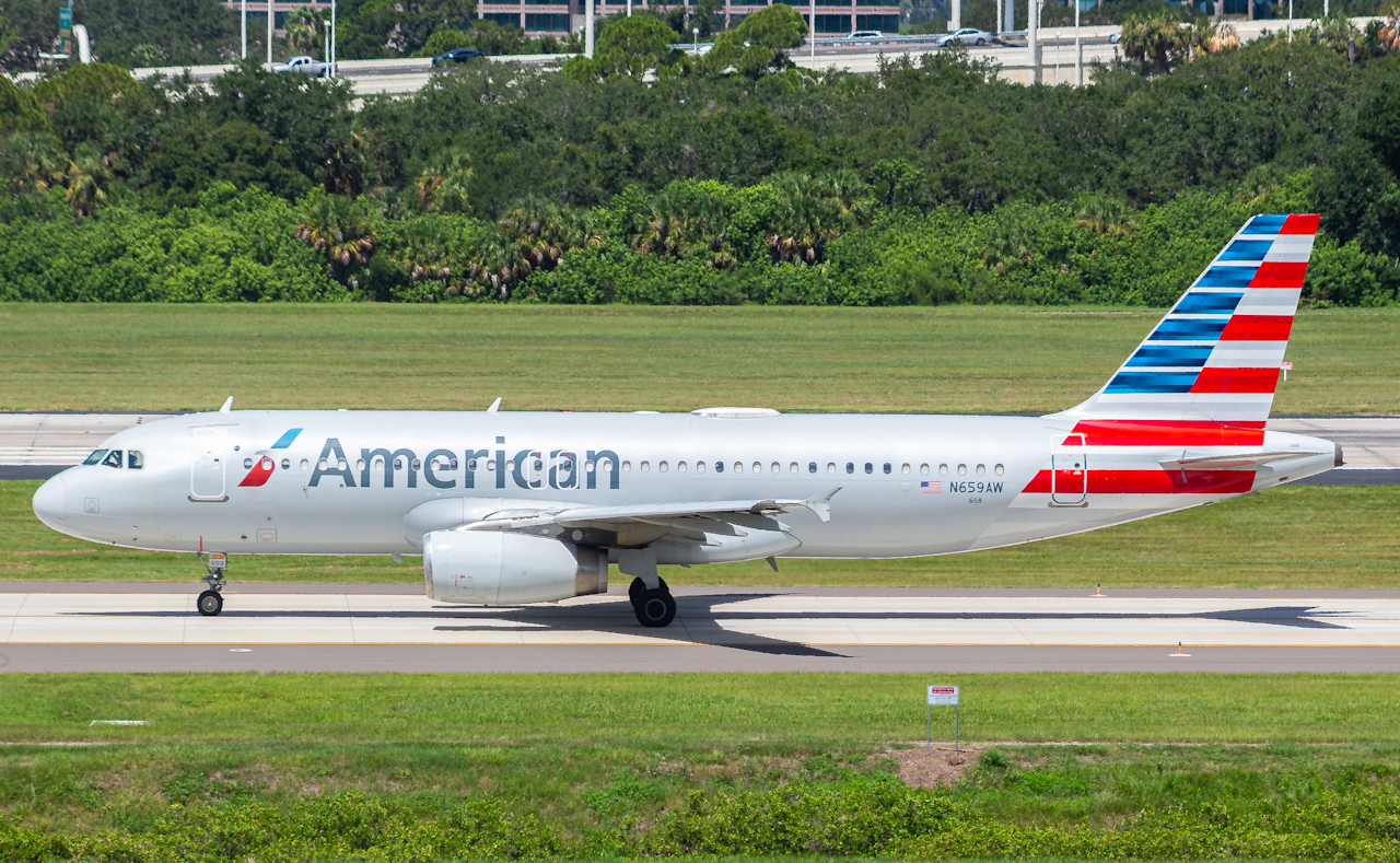 Full size: American Airlines Airbus A320 N659AW at Tampa International Airport