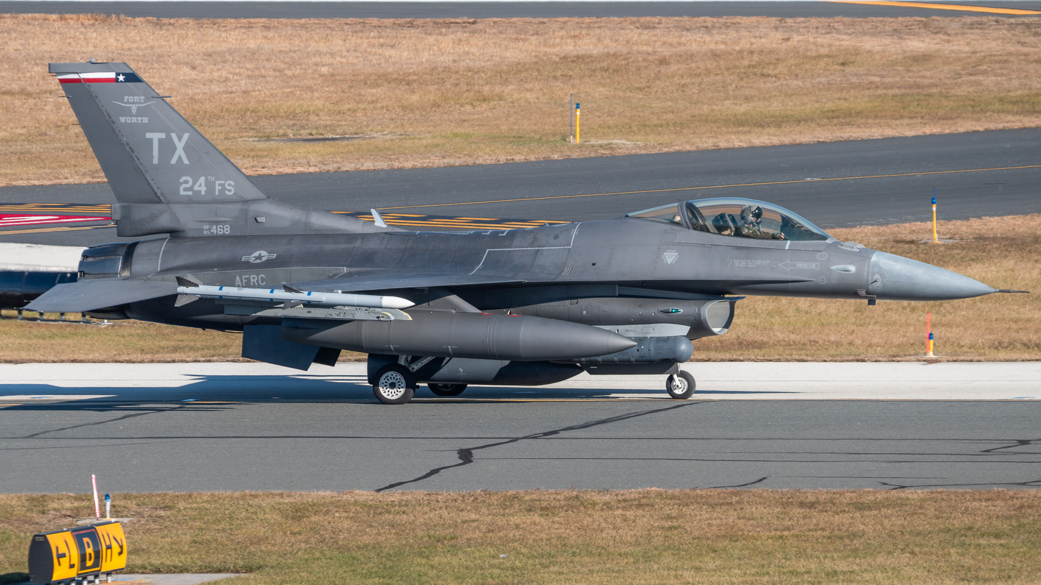 Full size: USAF - United States Air Force General Dynamics F-16 Fighting Falcon 85-1468 at Atlantic City International Airport