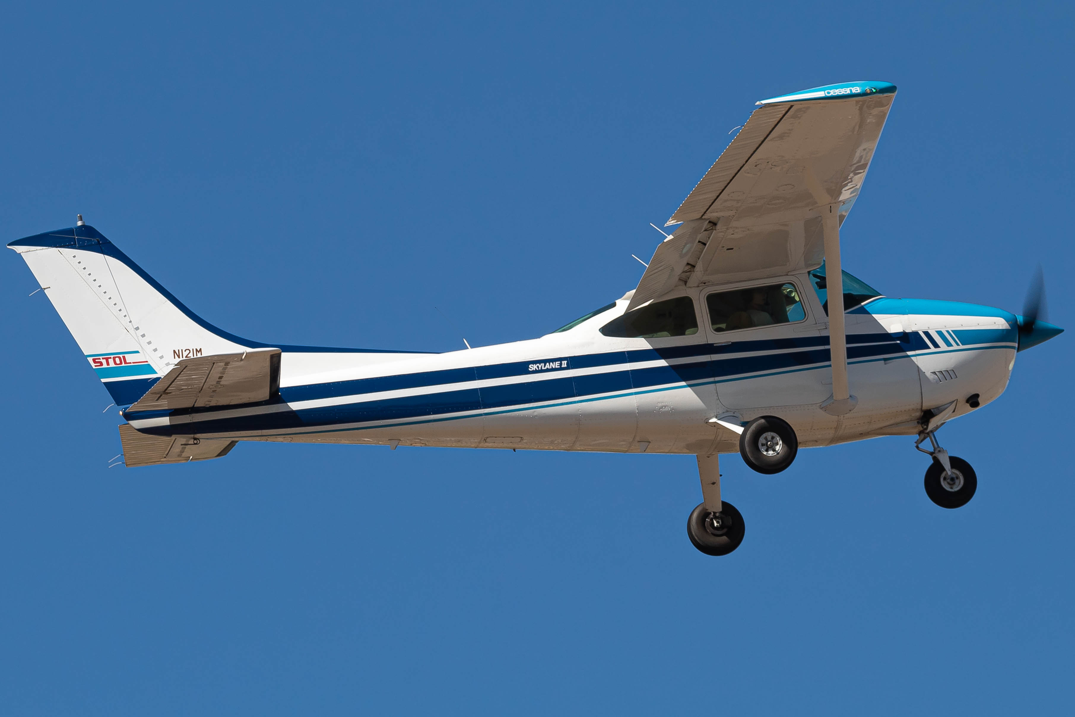 Full size: PRIVATE Cessna 182Q Skylane N121M at Manchester Airport