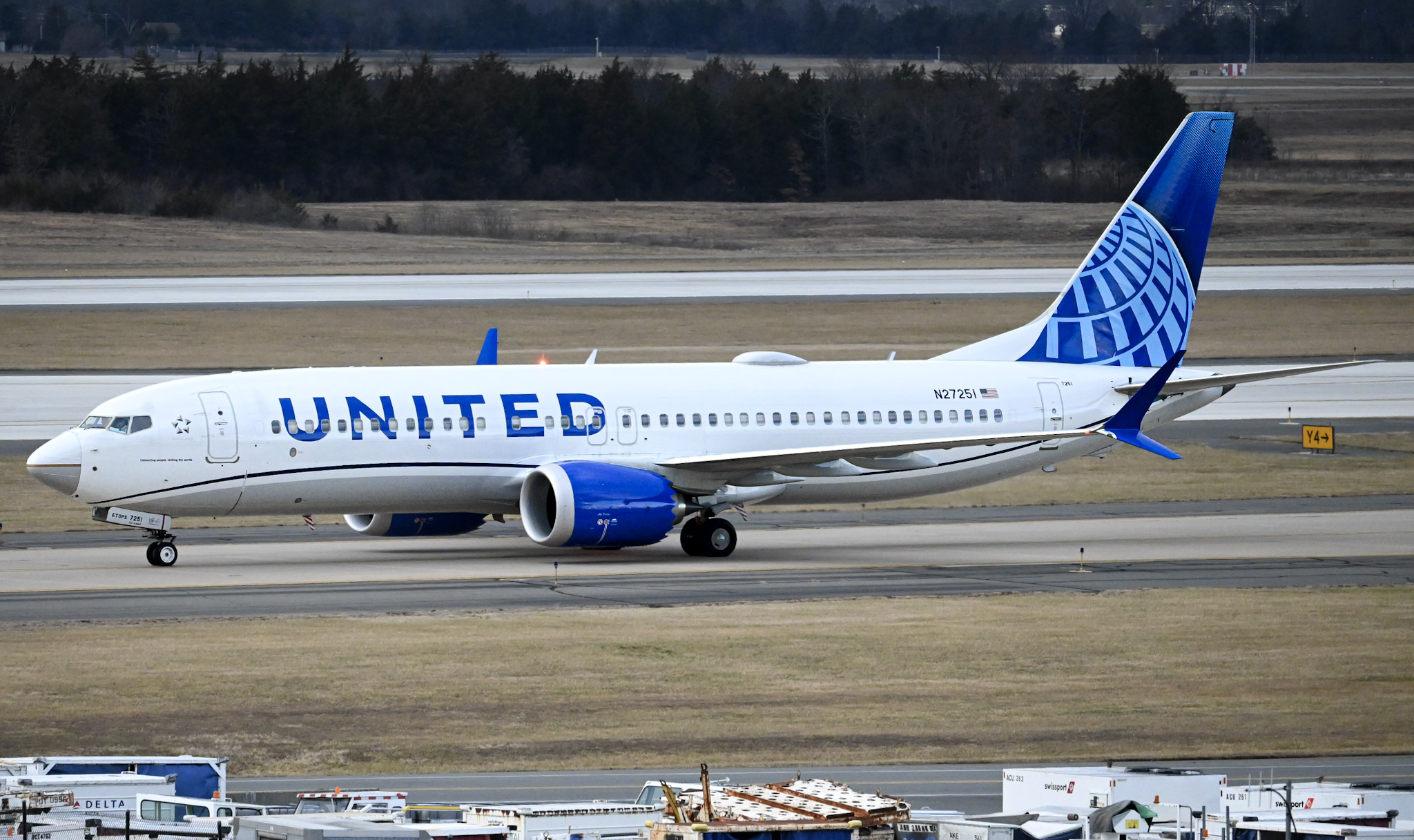 Full size: United Airlines Boeing 737 MAX 8 N27251 at Washington Dulles International Airport