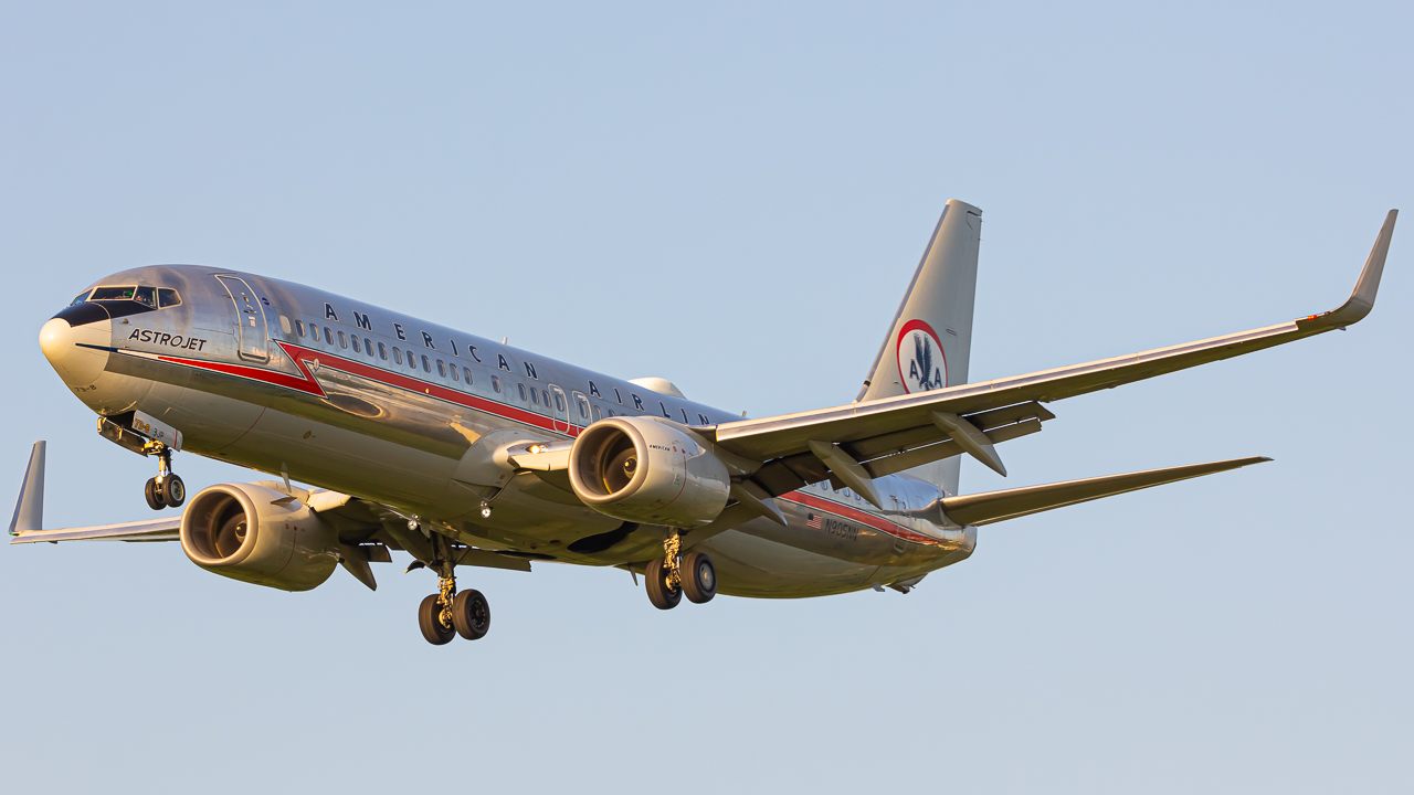 Full size: American Airlines Boeing 737-800 N905NN at John Glenn Columbus International Airport