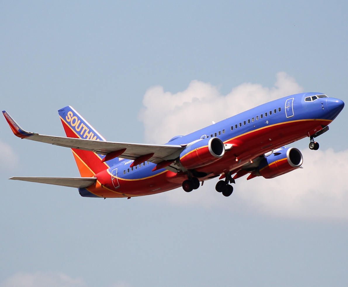 Full size: Southwest Airlines Boeing 737-700 N416WN at Austin-Bergstrom International Airport
