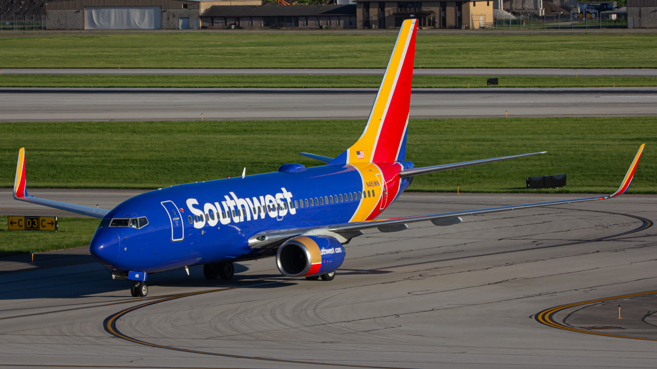 Full size: Southwest Airlines Boeing 737-700 N461WN at John Glenn Columbus International Airport