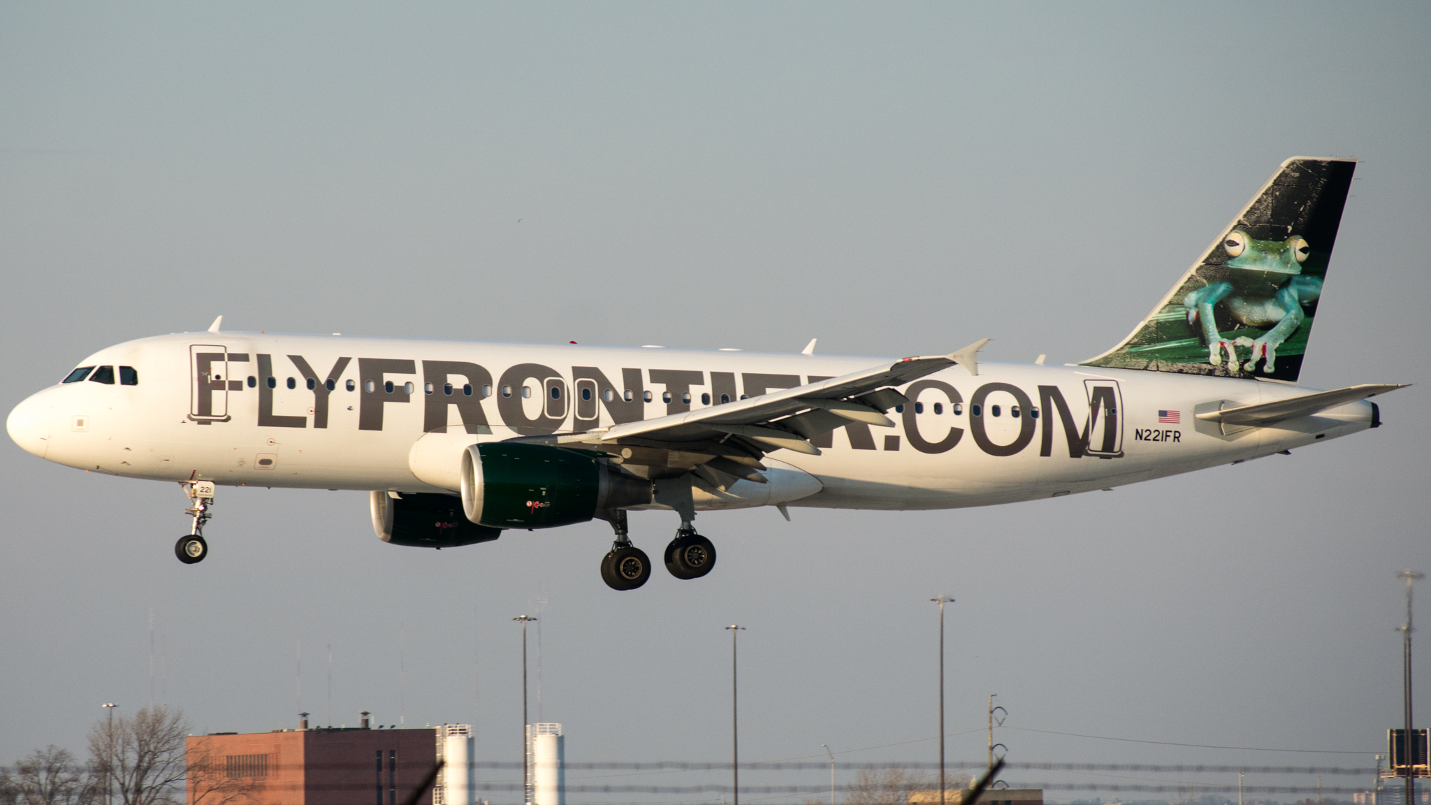 Full size: Frontier Airlines Airbus A320 N22IFR at Philadelphia International Airport