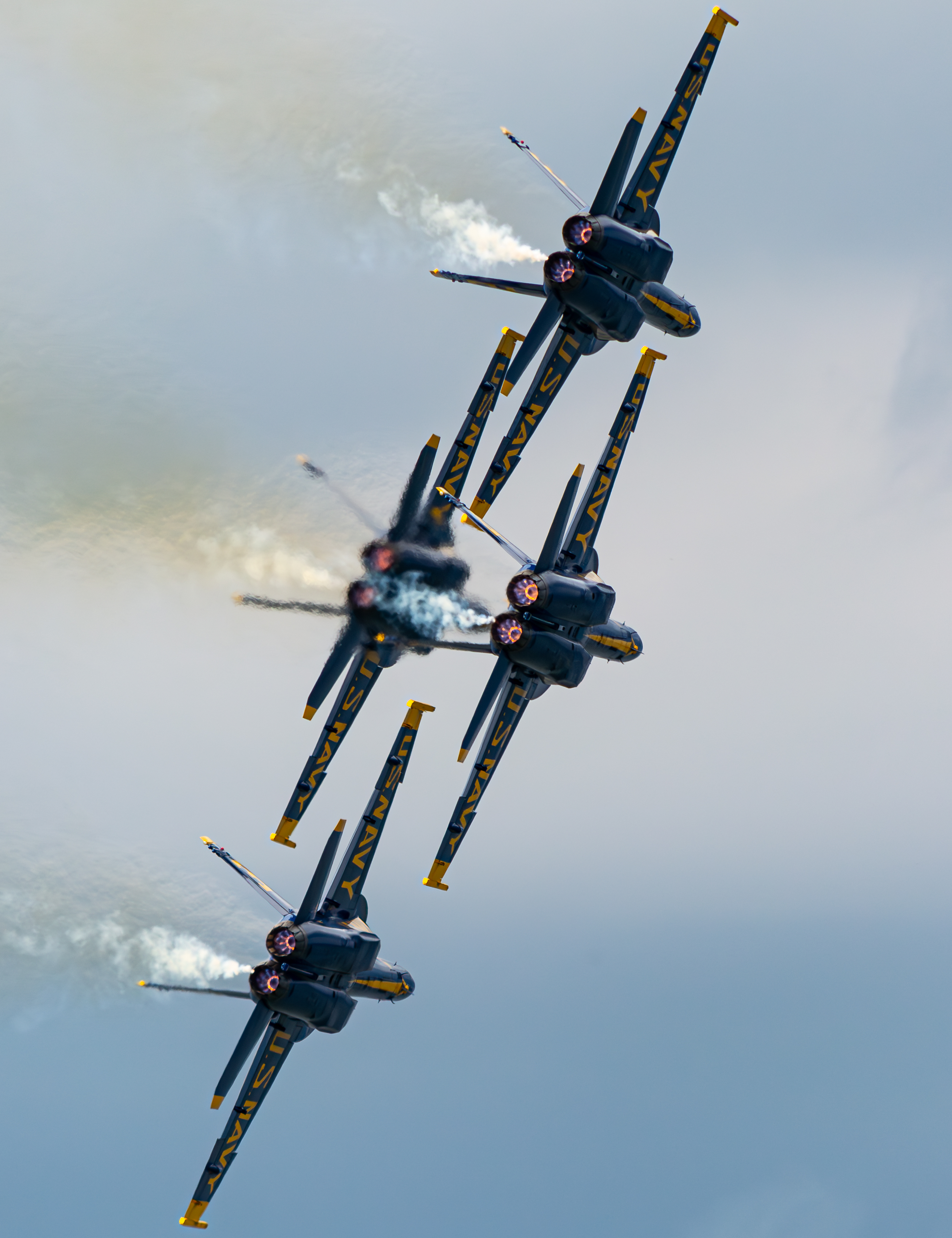 Full size: Blue Angels Boeing F/A-18E/F Super Hornet 165666 at Cleveland Burke Lakefront Airport