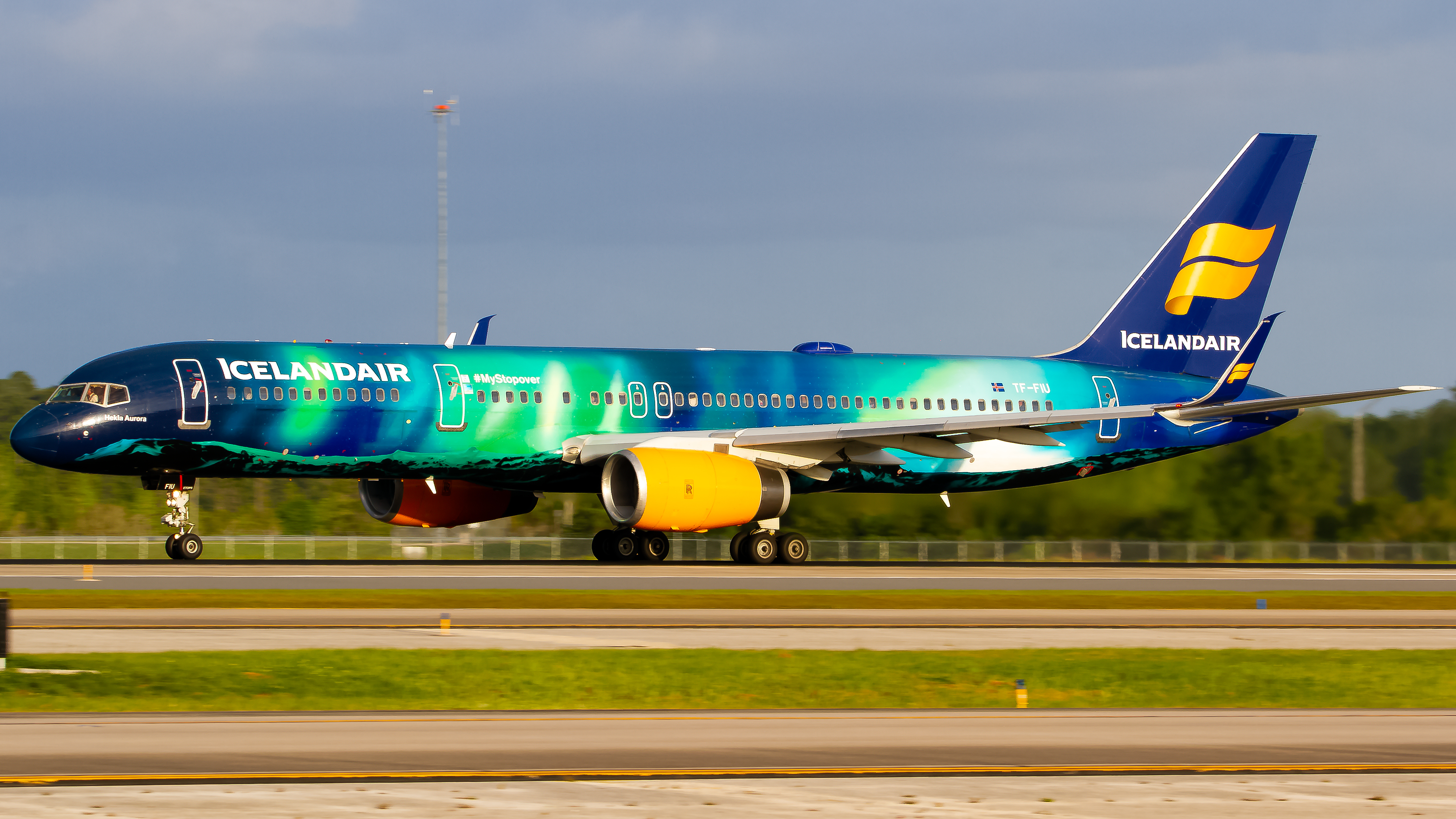 Full size: Icelandair  Boeing 757-200 TF-FIU at Orlando International Airport