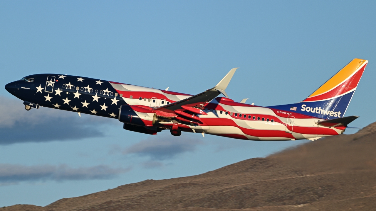 Full size: Southwest Airlines Boeing 737-800 N500WR at Reno/Tahoe International Airport