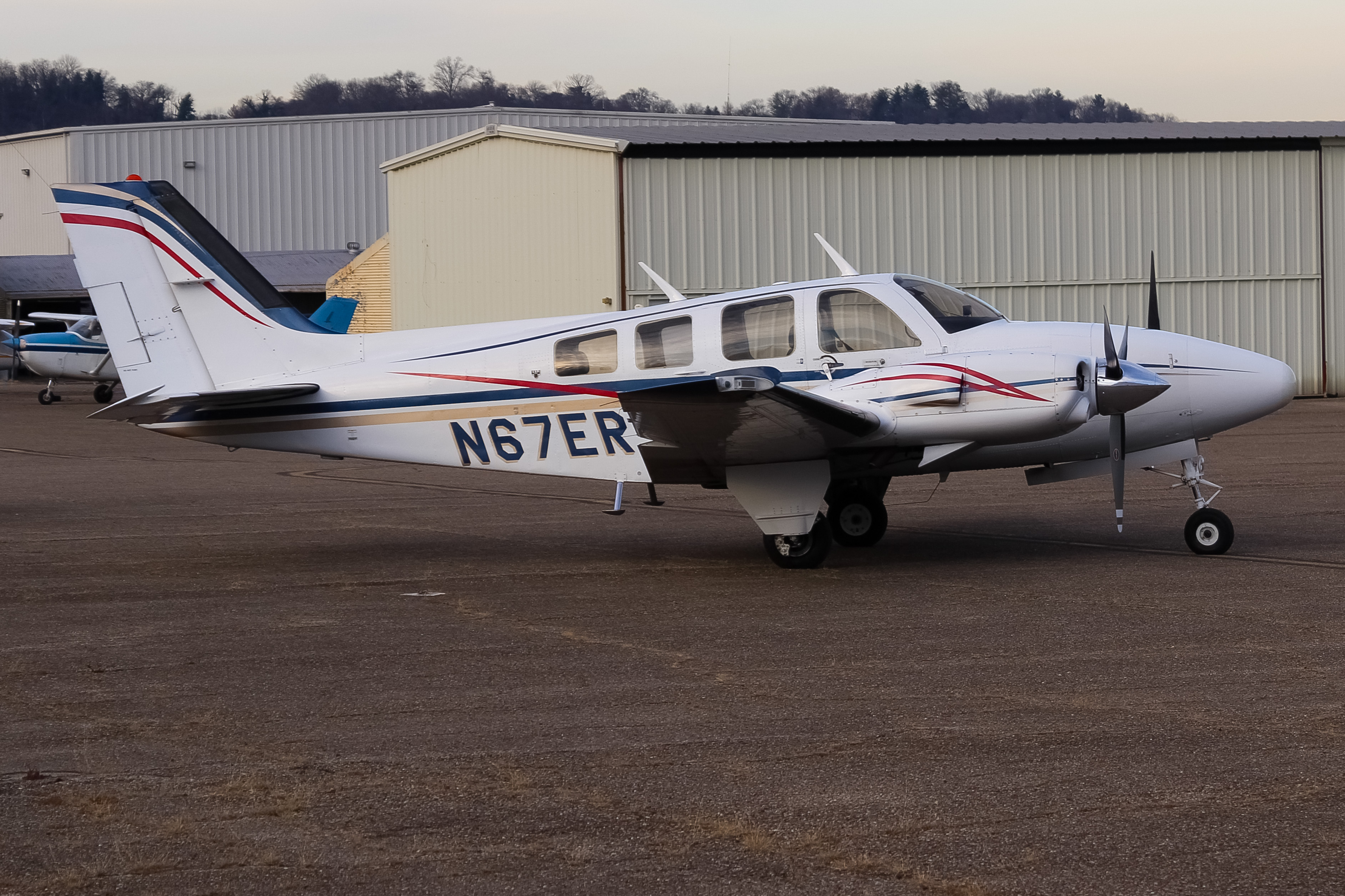 Full size: PRIVATE  Beechcraft 58 Baron N67ER at Cincinnati Municipal Airport/Lunken Field
