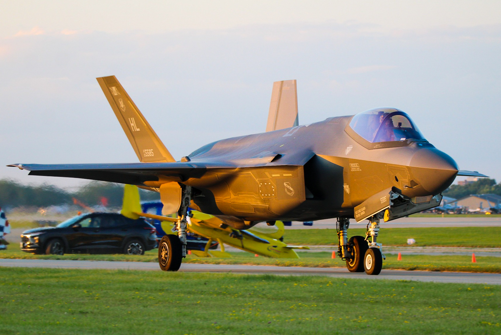 Full size: USAF - United States Air Force Lockheed Martin F-35 Lightning 20-5585 at Wittman Regional Airport