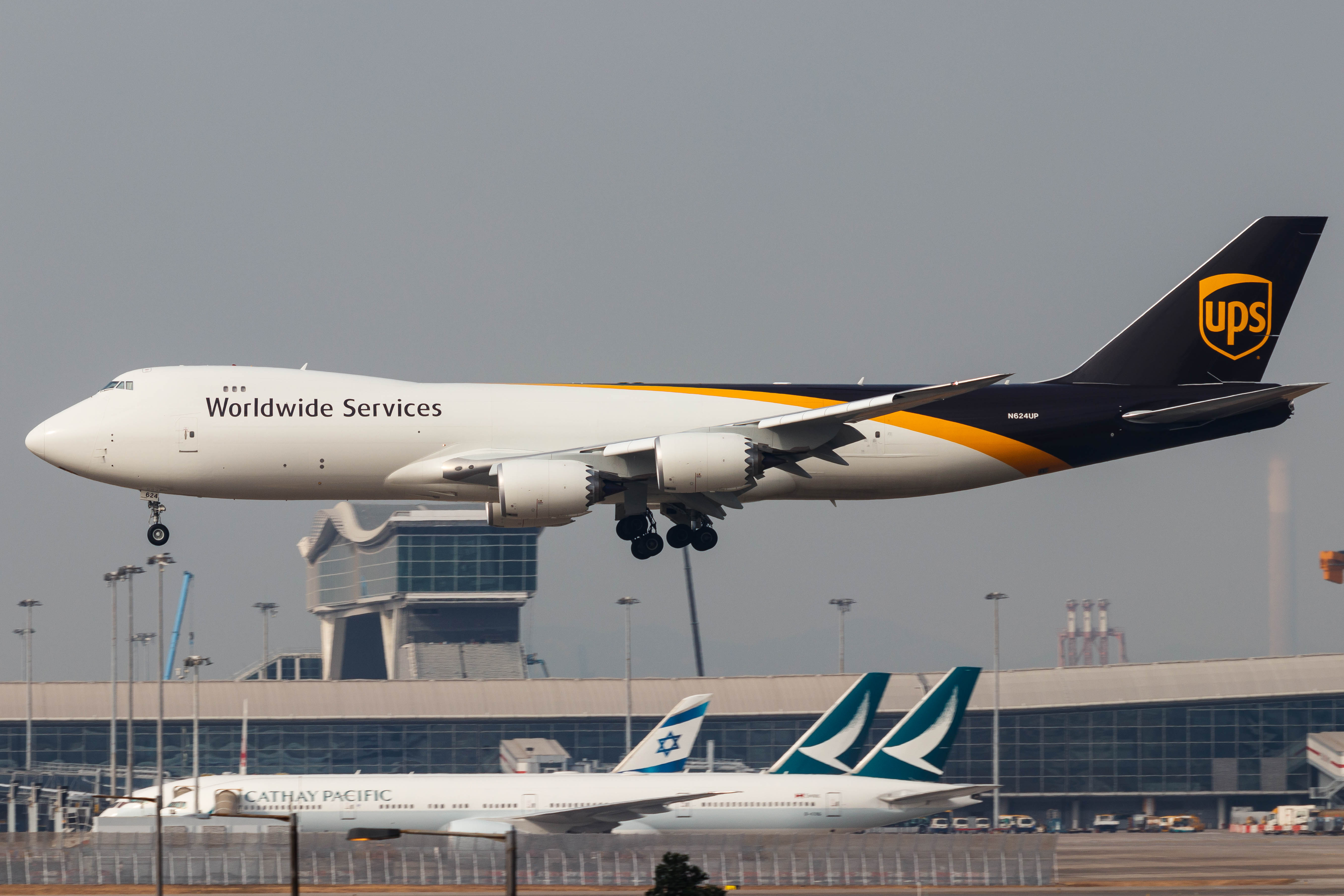 Full size: United Parcel Service Boeing 747-8F N624UP at Hong Kong International Airport
