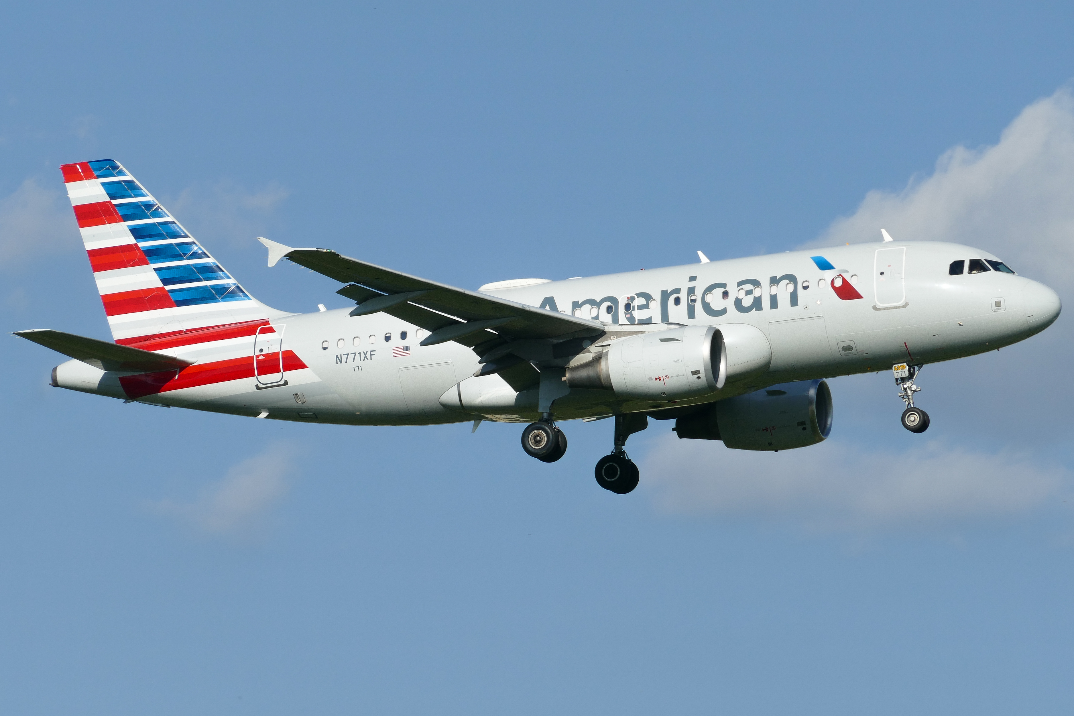 Full size: American Airlines Airbus A319 N771XF at Austin-Bergstrom International Airport