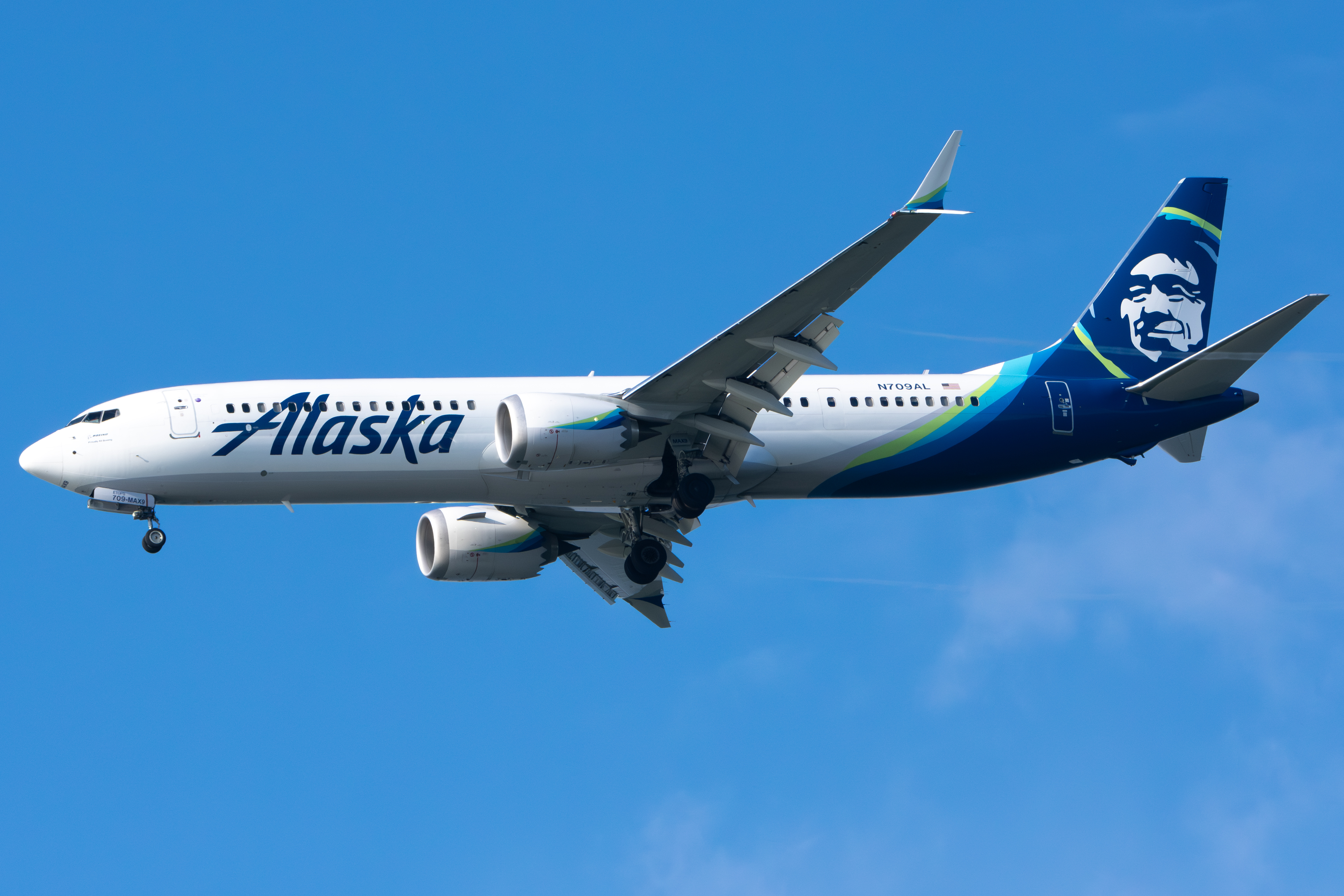 Full size: Alaska Airlines Boeing 737 MAX 9 N709AL at San Francisco International Airport