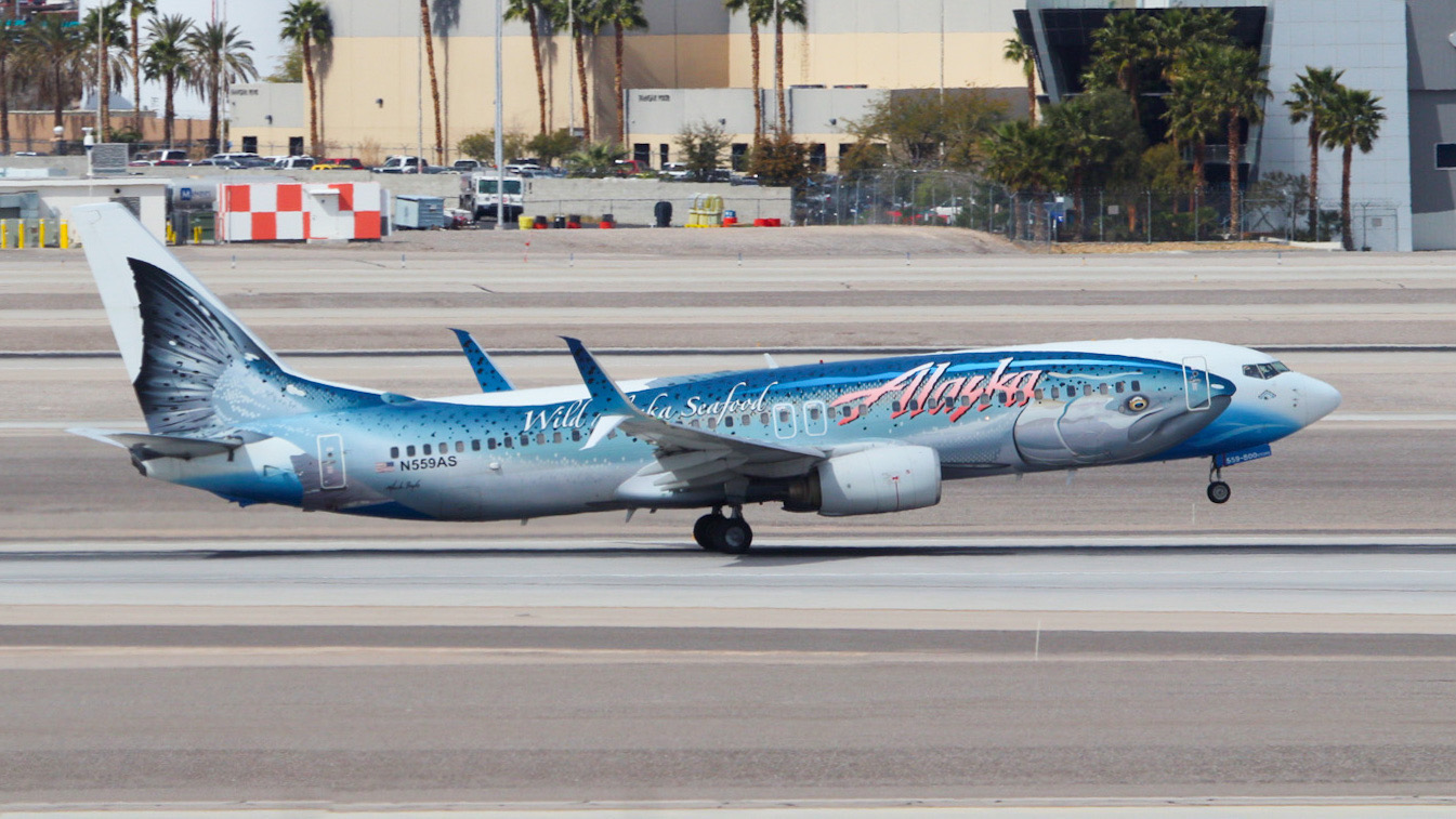 Full size: Alaska Airlines Boeing 737-800 N559AS at Harry Reid International Airport