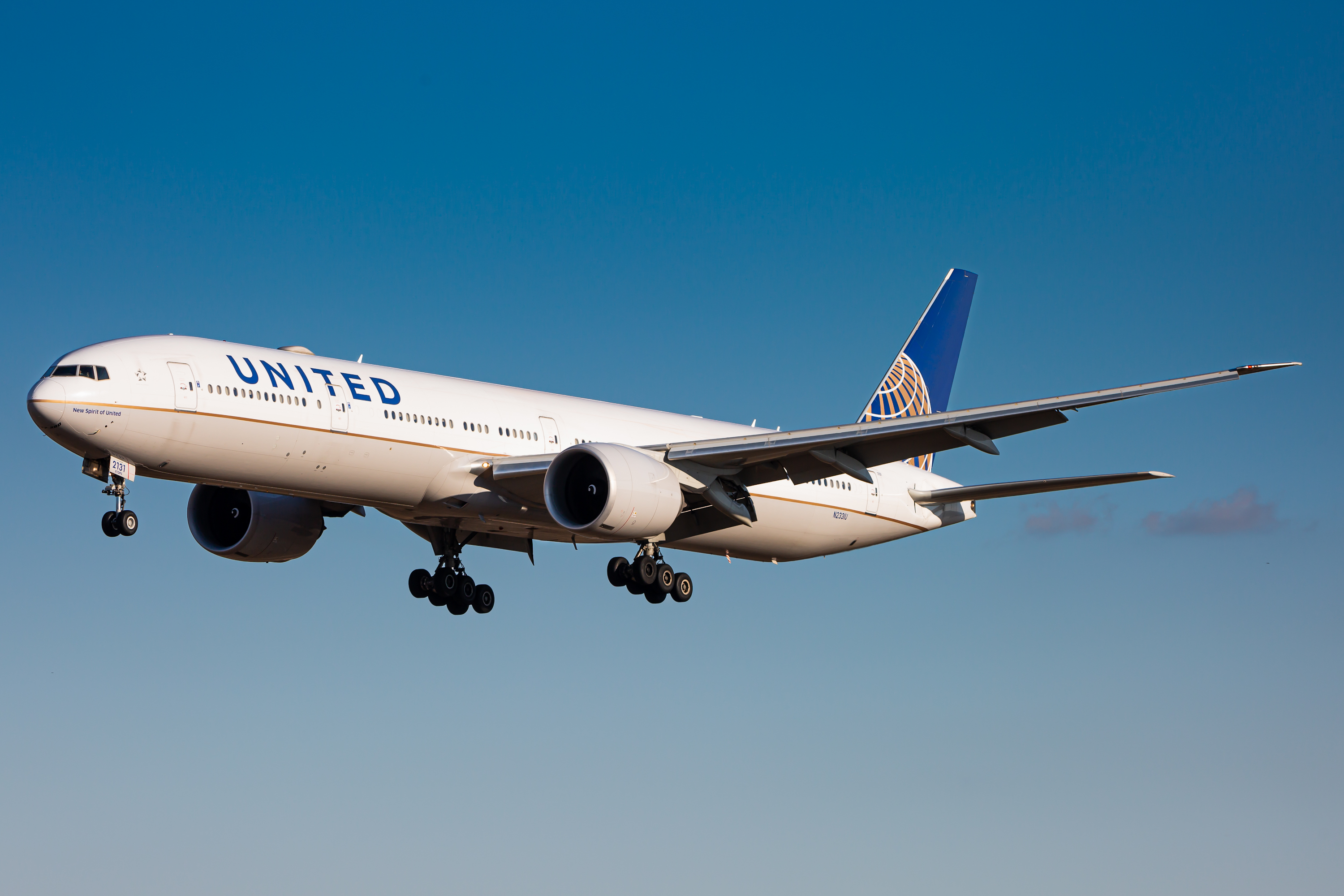 Full size: United Airlines Boeing 777-300ER N2331U at Baltimore/Washington International Thurgood Marshall Airport