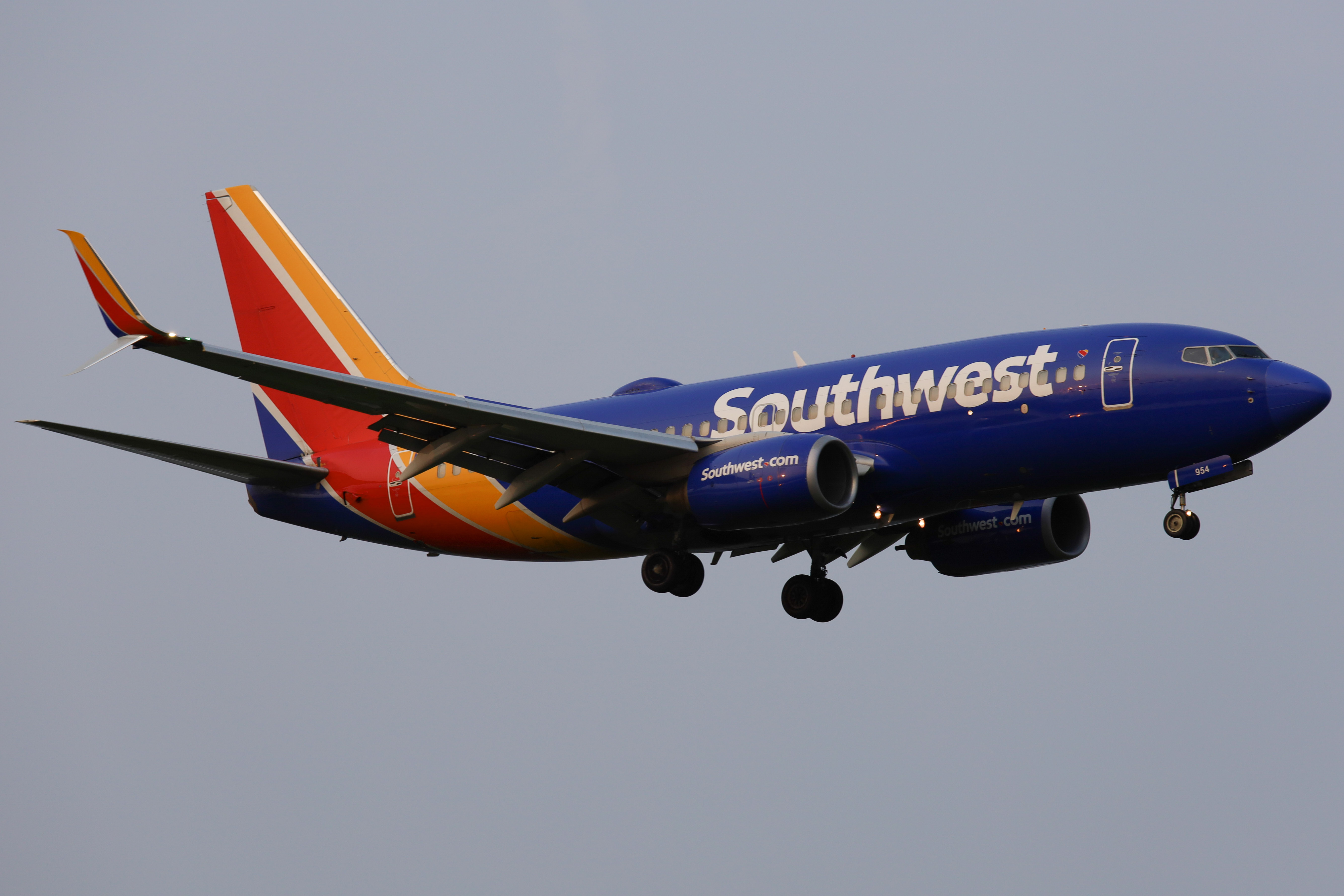 Full size: Southwest Airlines Boeing 737-700 N954WN at Ronald Reagan National Airport