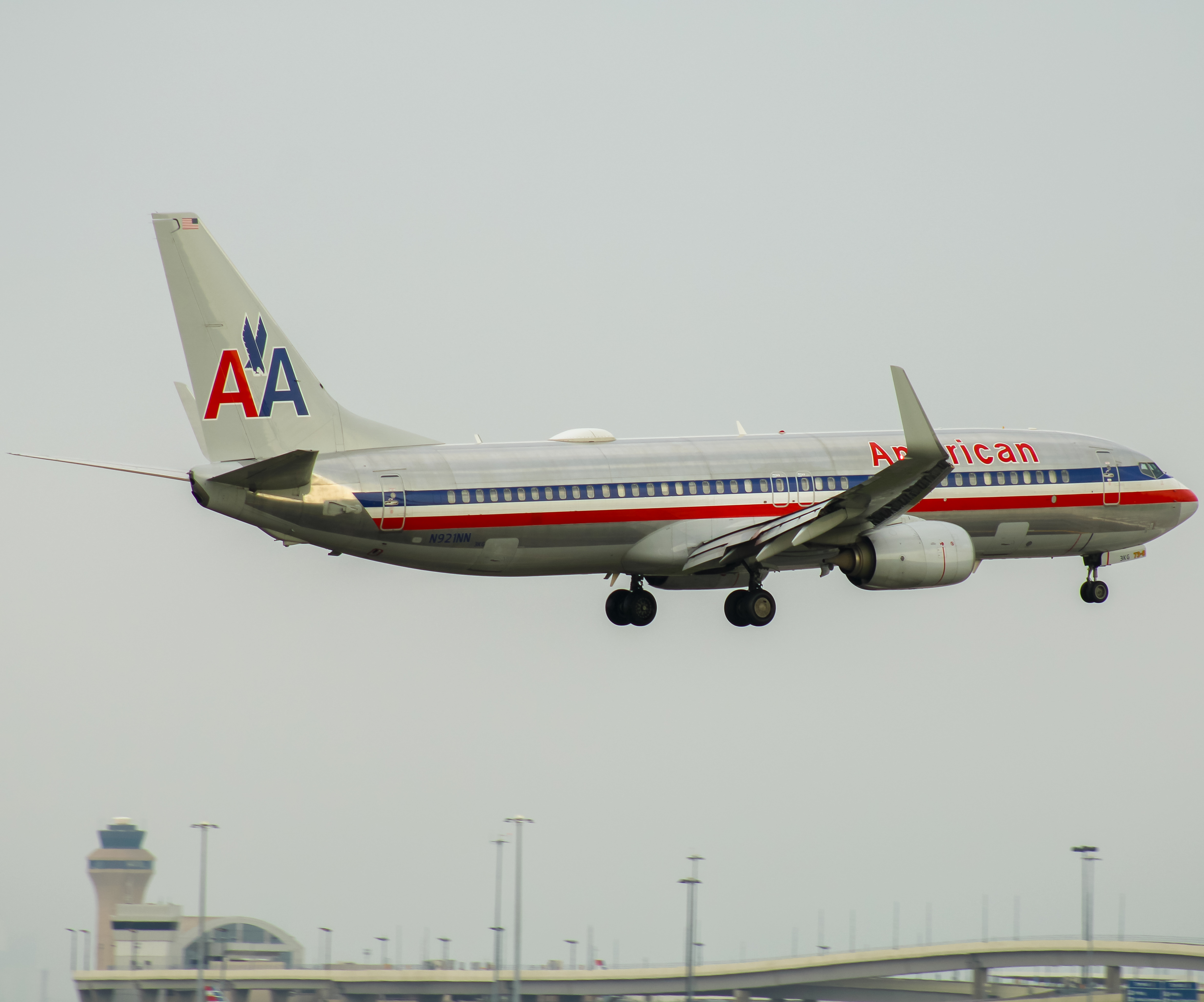 Full size: American Airlines Boeing 737-800 N921NN at San Diego International Airport