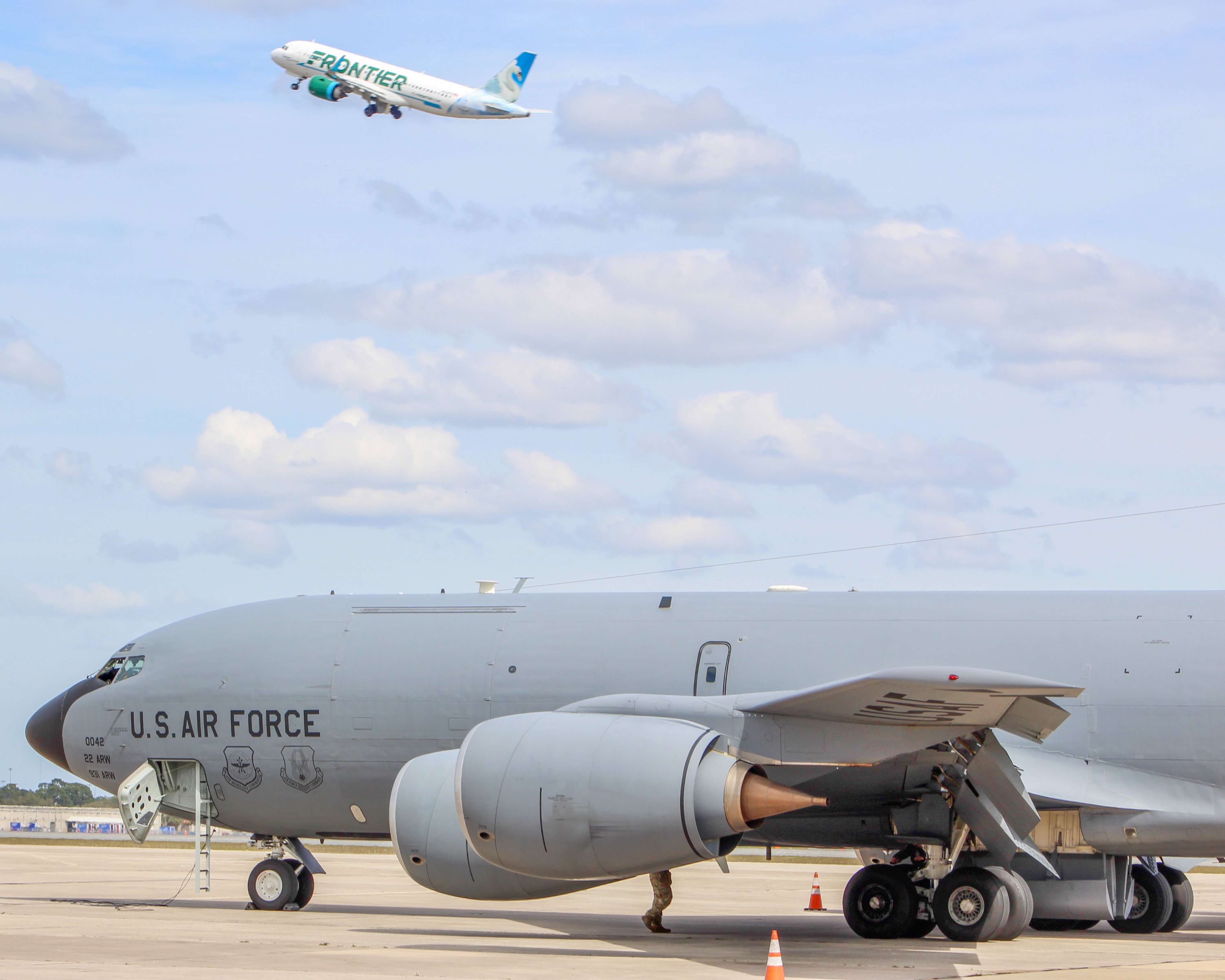 Full size: USAF - United States Air Force KC-135T 58-0042 at Orlando International Airport