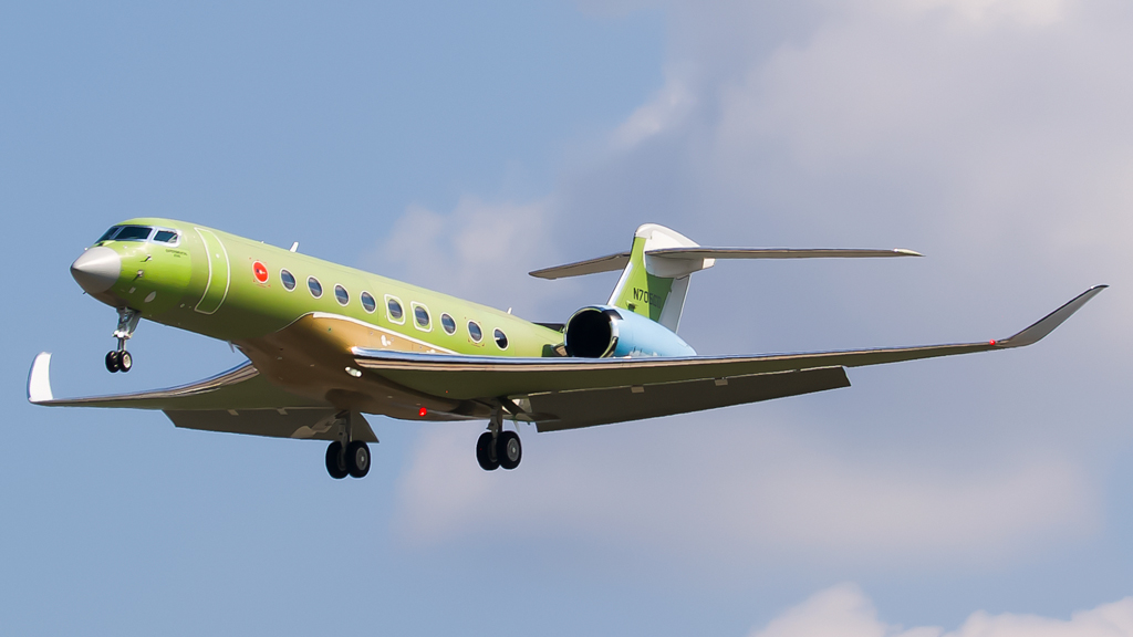 Full size: Gulfstream Aerospace Guflstream G700 N705GD at Savannah/Hilton Head International Airport