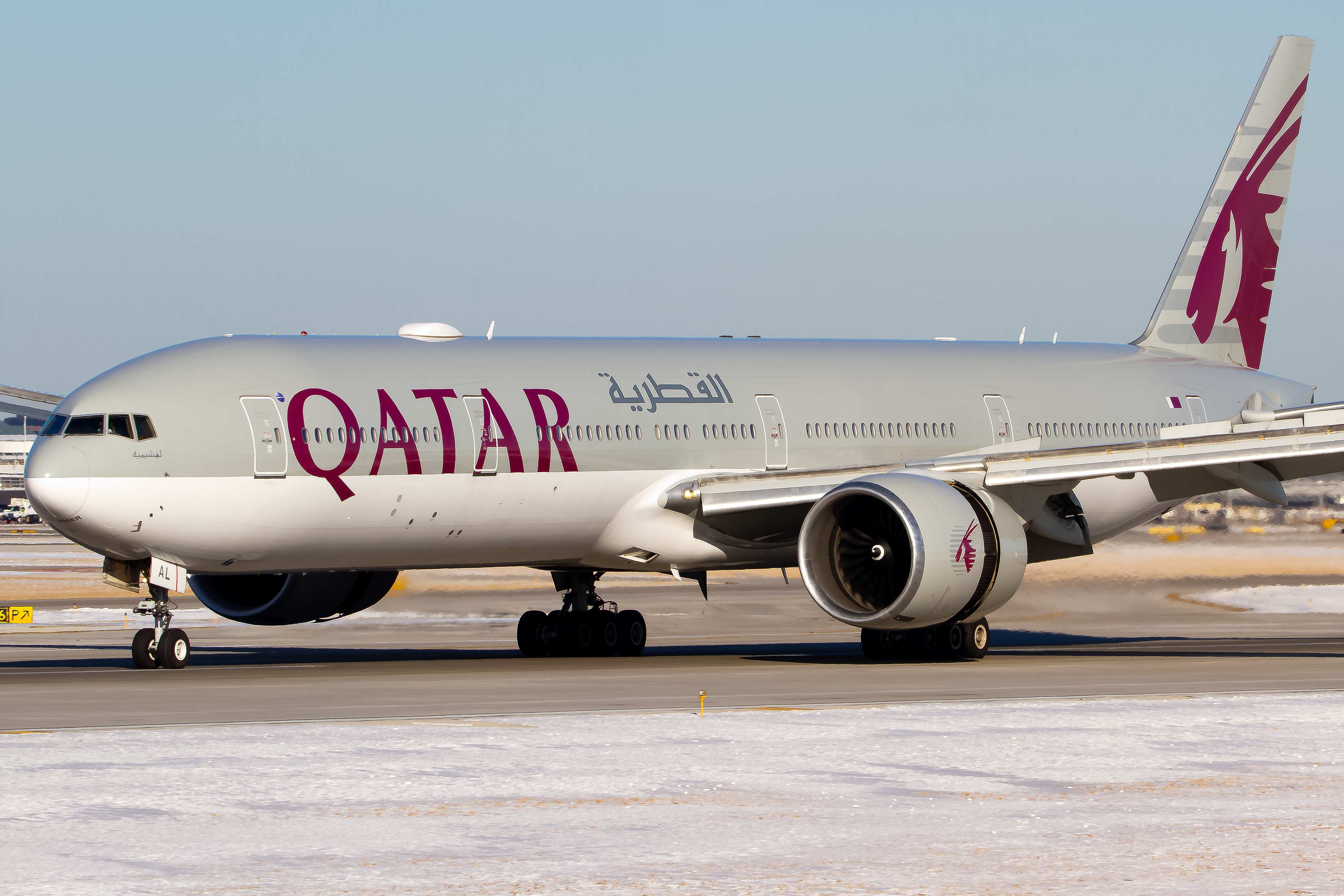 Full size: Qatar Airways Boeing 777-300ER A7-BAL at Chicago O'Hare International Airport
