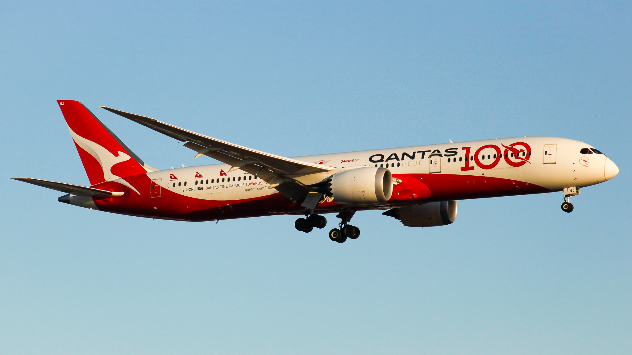 Full size: Qantas Airways Boeing 787-9 VH-ZNJ at Los Angeles International Airport