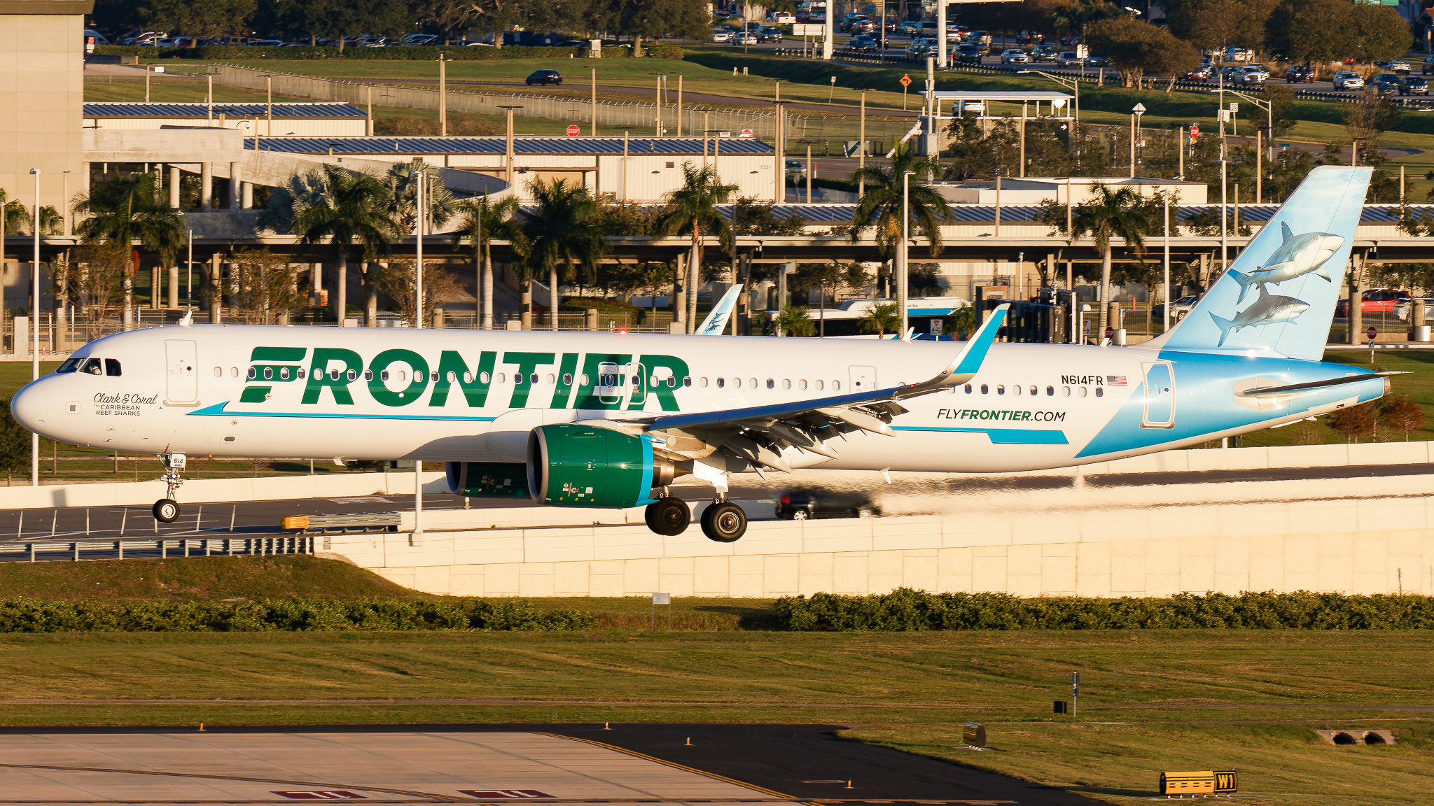 Full size: Frontier Airlines Airbus A321-271NX N614FR at Tampa International Airport