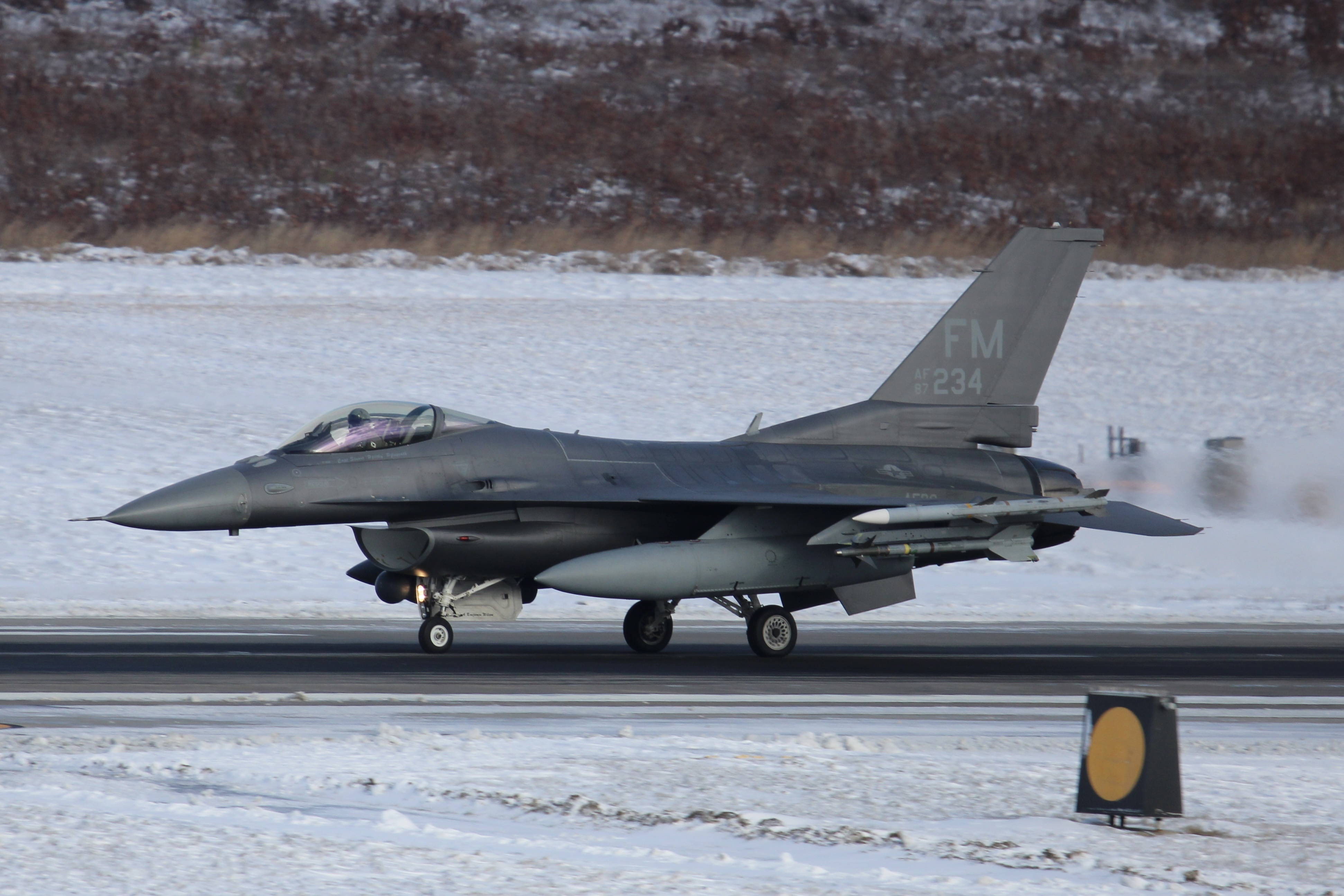 Full size: USAF - United States Air Force General Dynamics F-16 Fighting Falcon 87-0234 at Atlantic City International Airport