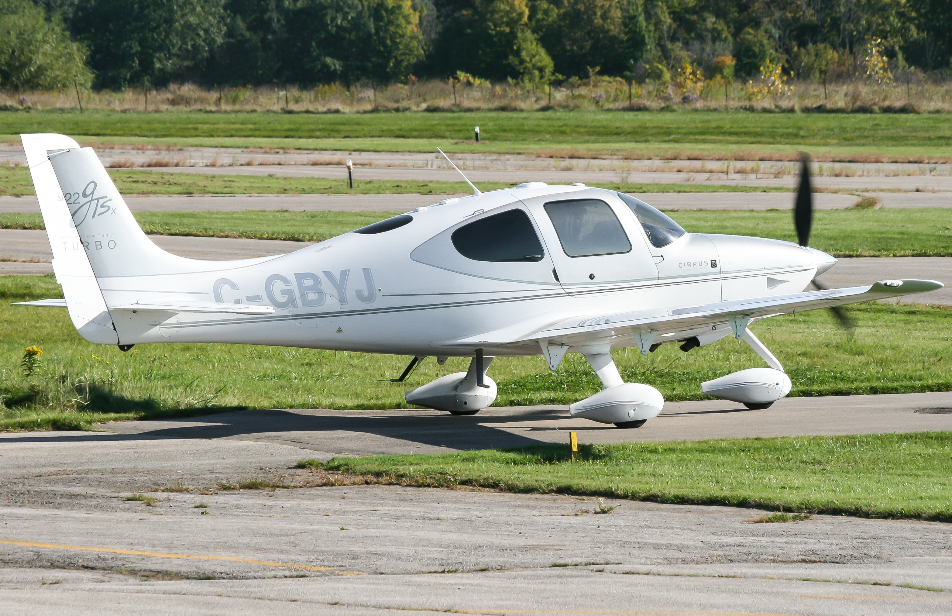 Full size: PRIVATE Cirrus SR-22 C-GBYJ at 