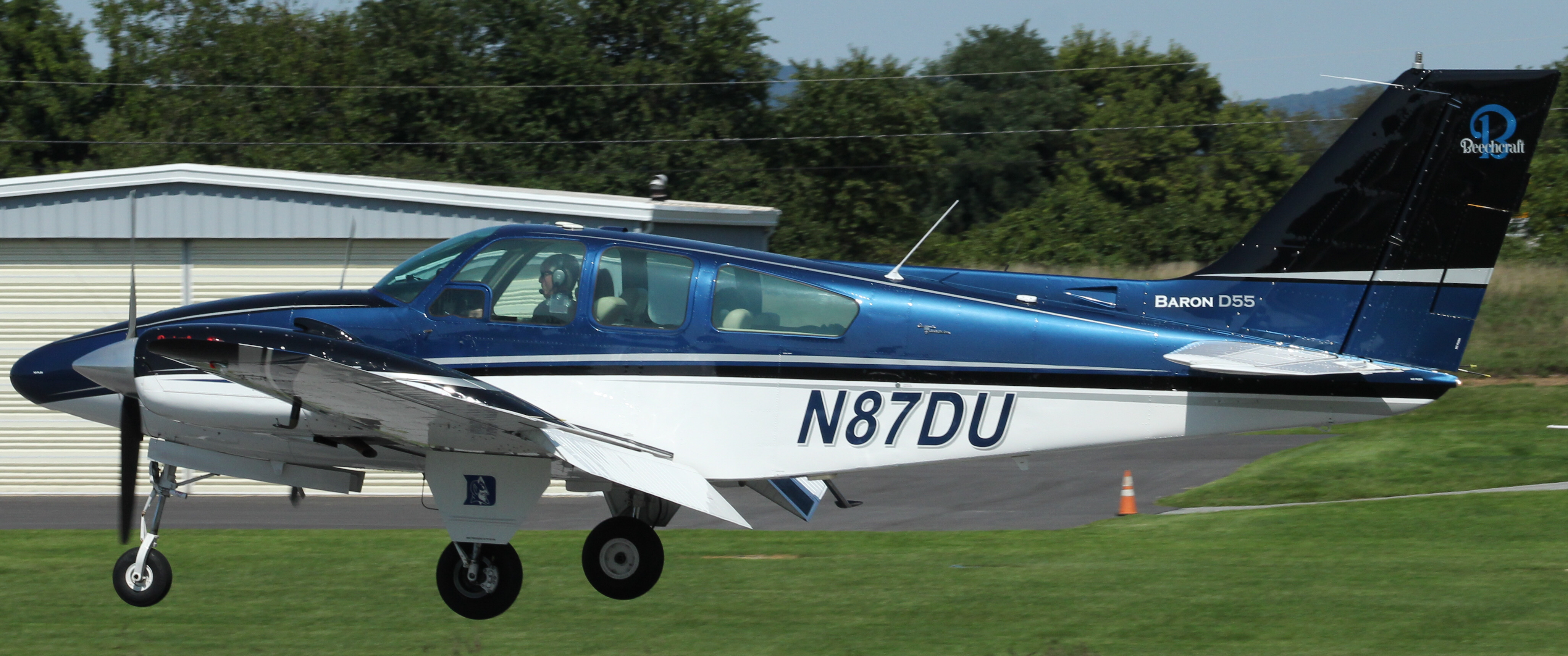 Full size: PRIVATE Beechcraft 55 Baron  N87DU at Carlisle Airport