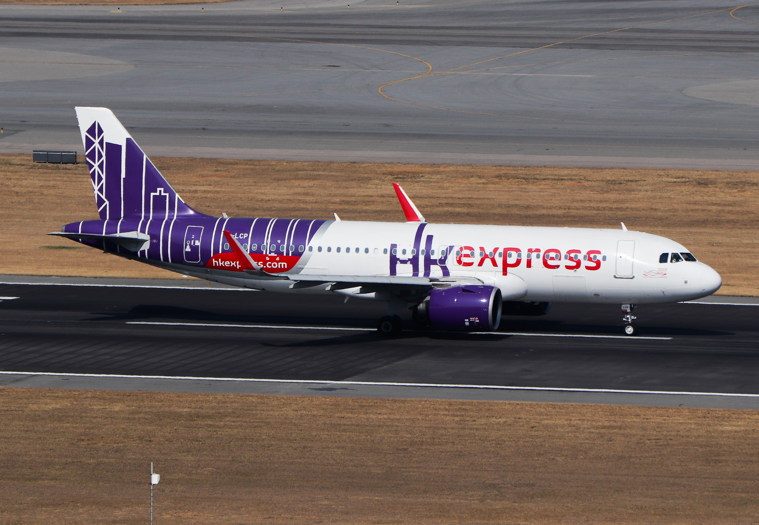 Full size: Hong Kong Express Airbus A320NEO B-LCP at Hong Kong International Airport