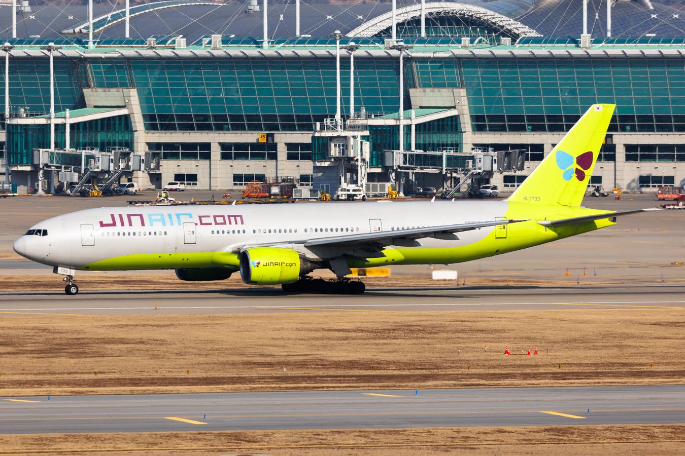 Full size: Jin Air Boeing 777-200ER HL7733 at Seoul-Incheon International Airport