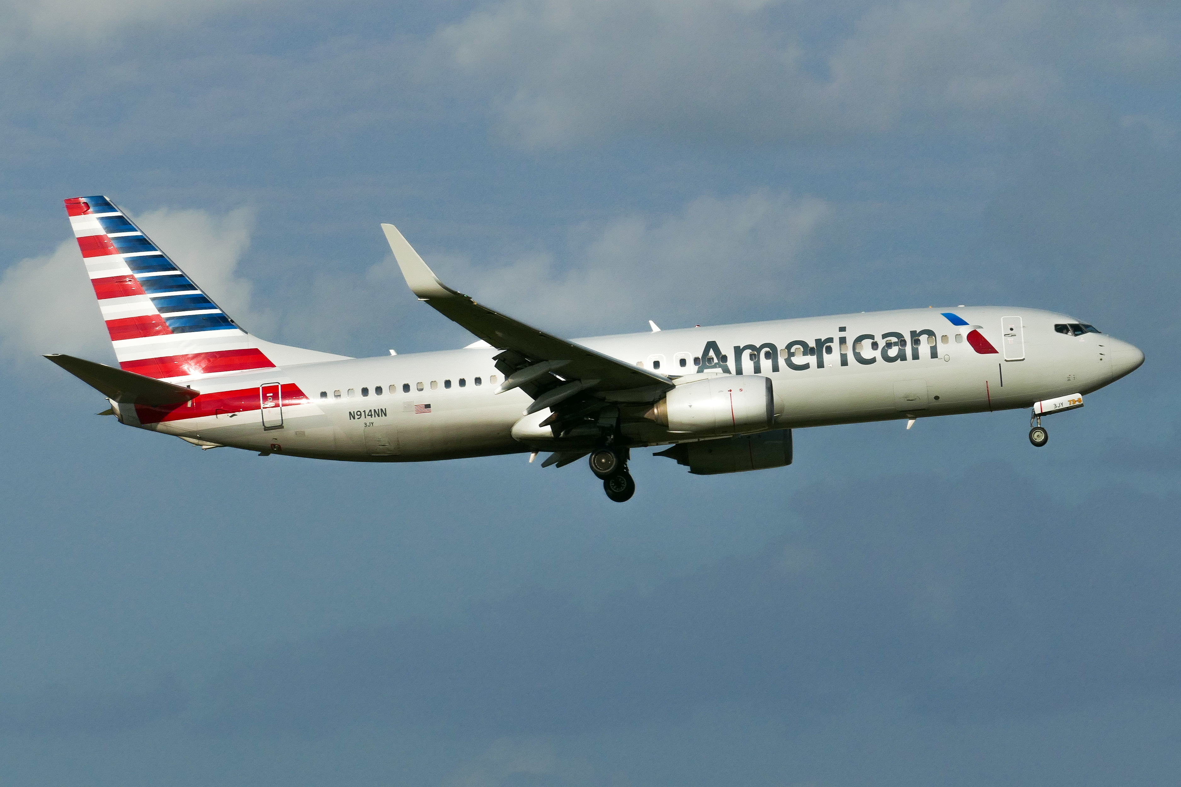 Full size: American Airlines Boeing 737-800 N914NN at Dallas-Fort Worth International Airport