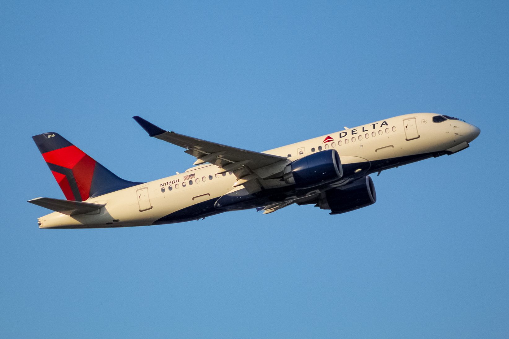 Full size: Delta Airlines Airbus A220-100 N116DU at Houston-George Bush Intercontinental Airport
