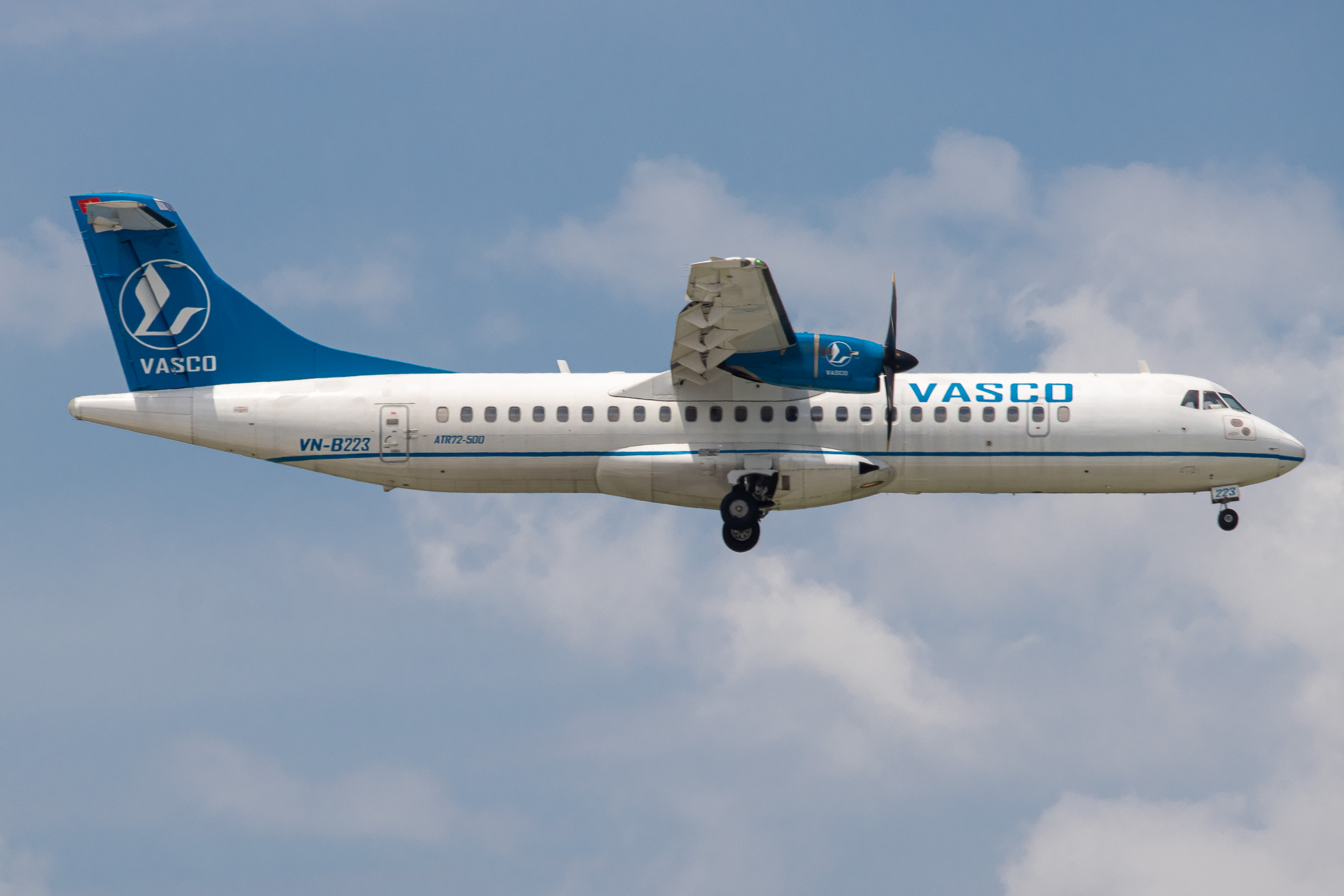 Full size: VASCO ATR 72-500 VN-B223 at Tan Son Nhat International Airport