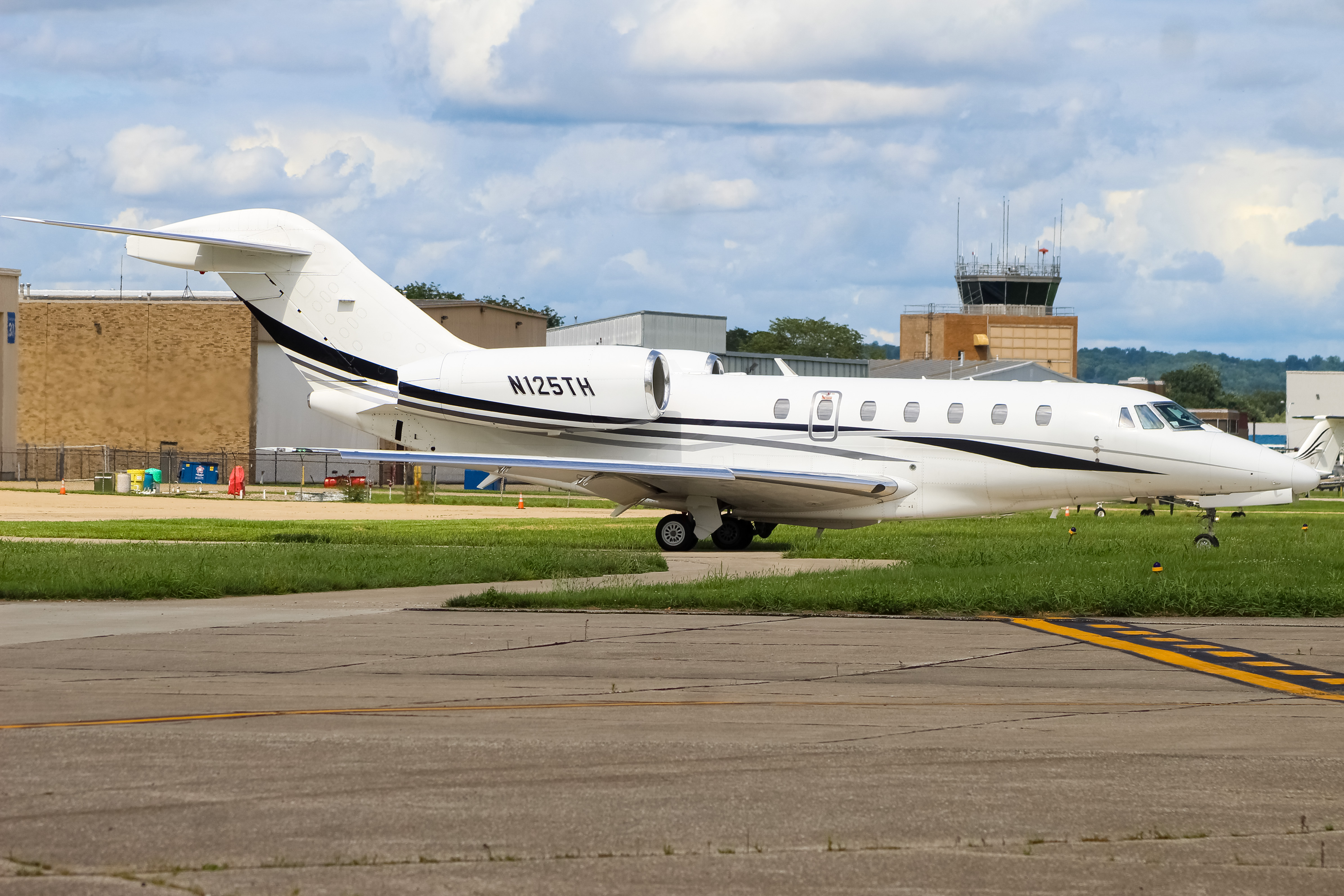 Full size: PRIVATE  Cessna Citation X N125TH at Cincinnati Municipal Airport/Lunken Field