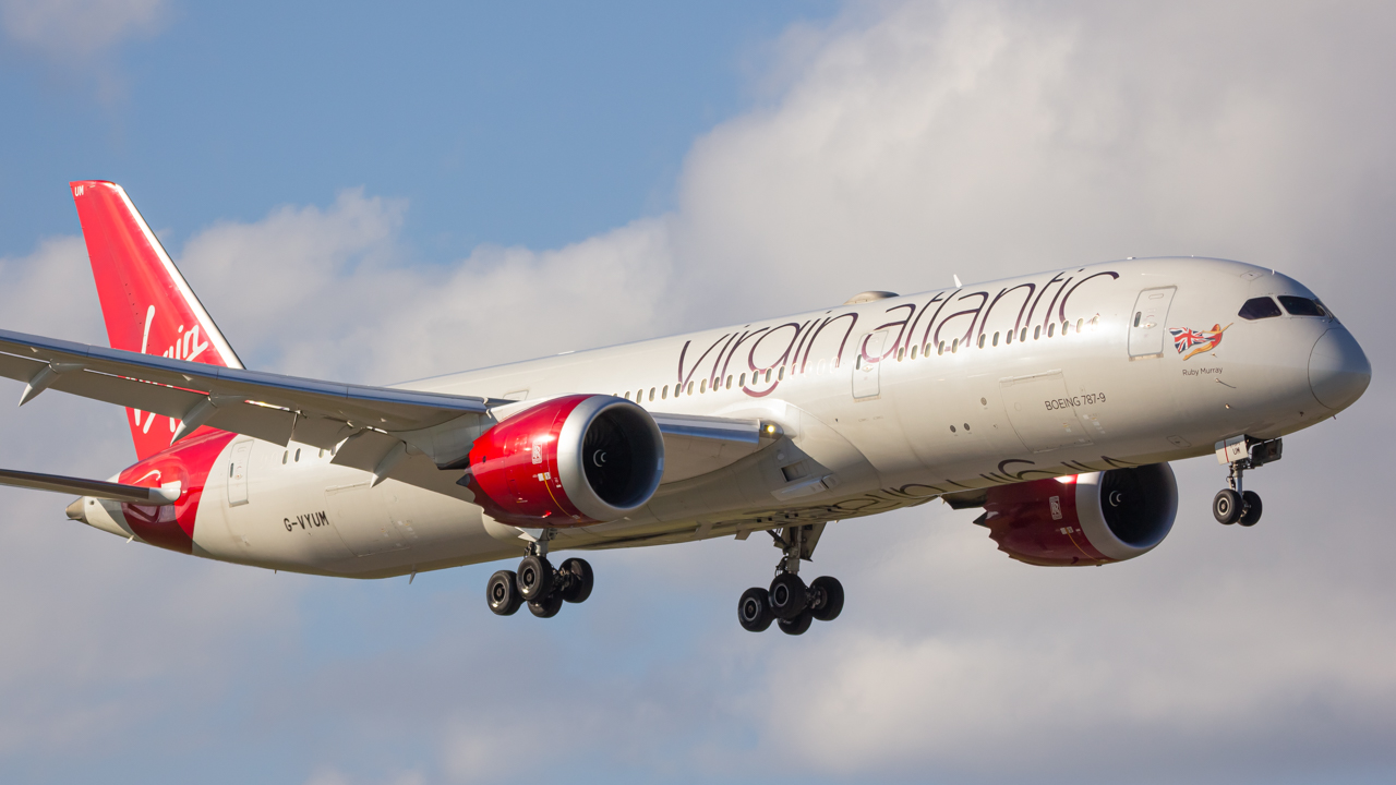 Full size: Virgin Atlantic  Boeing 787-9 G-VYUM at Miami International Airport