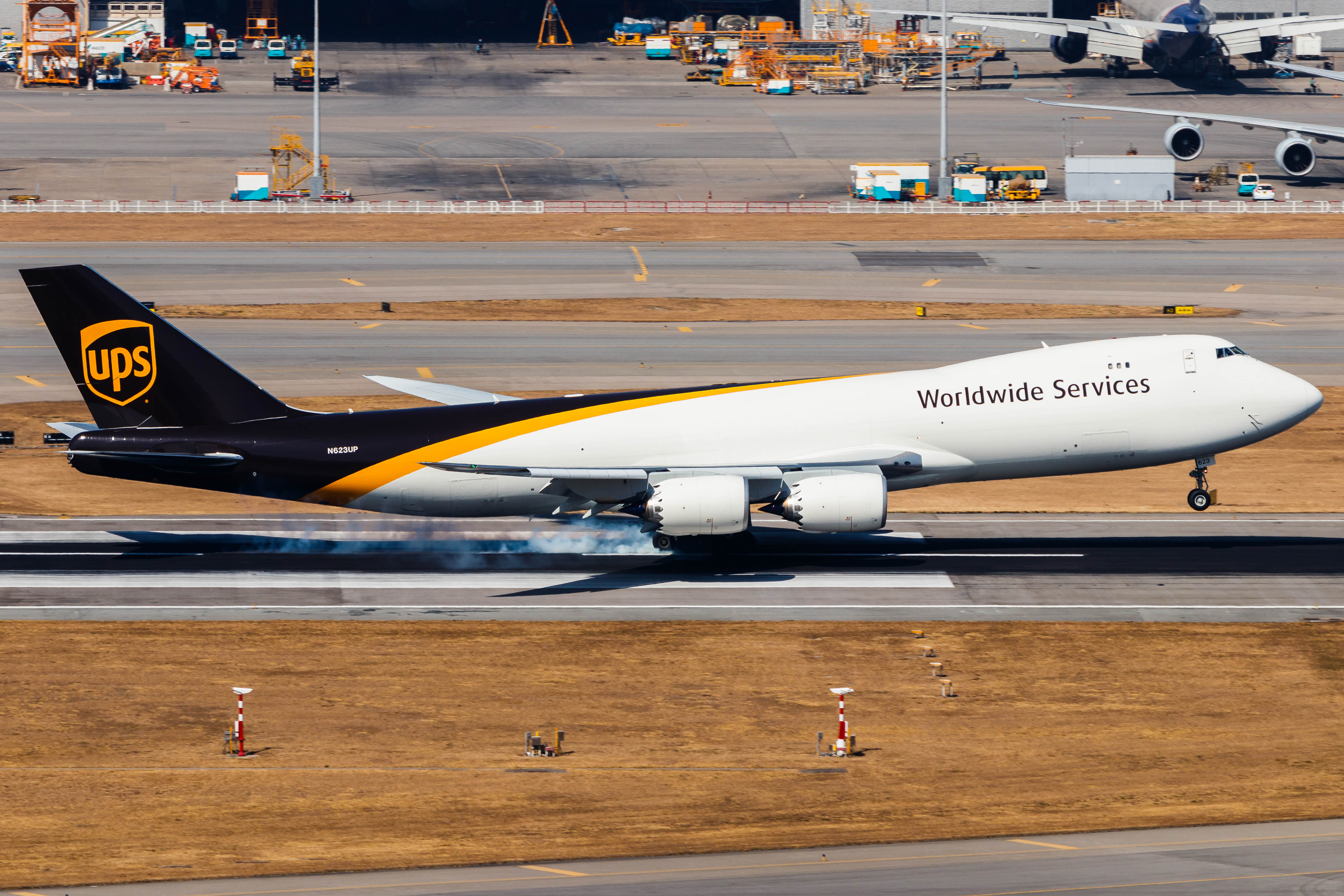 Full size: United Parcel Service Boeing 747-8F N623UP at Hong Kong International Airport