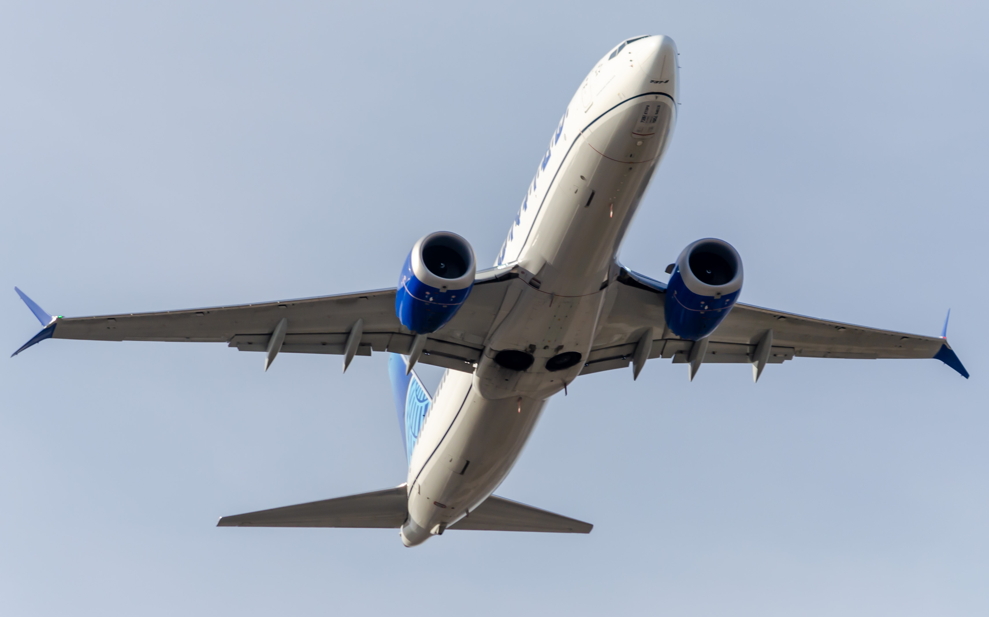 Full size: United Airlines Boeing 737 MAX 8 N27251 at Newark Liberty International Airport